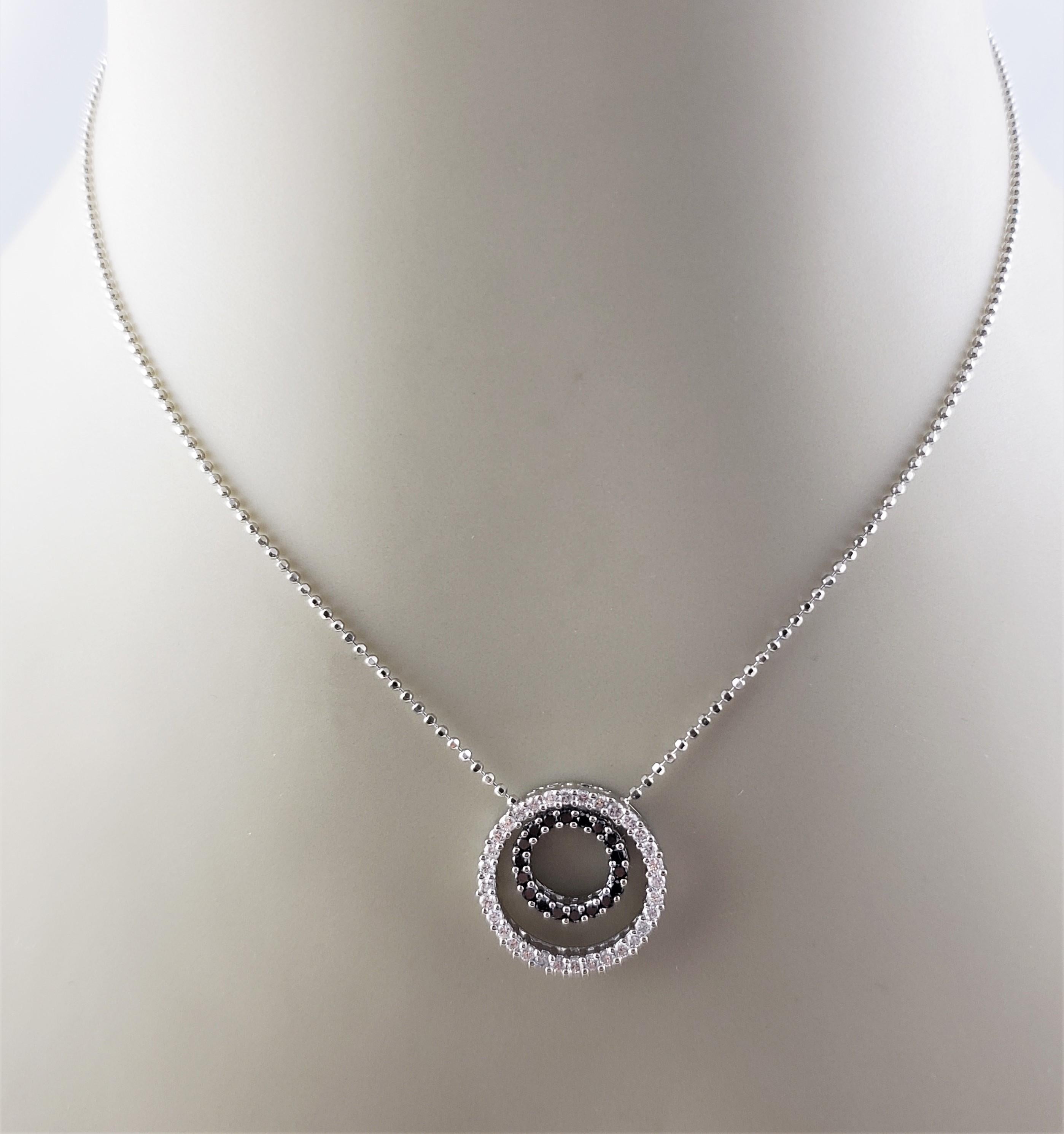 14 Karat White Gold Black and White Diamond Circle Necklace For Sale 5