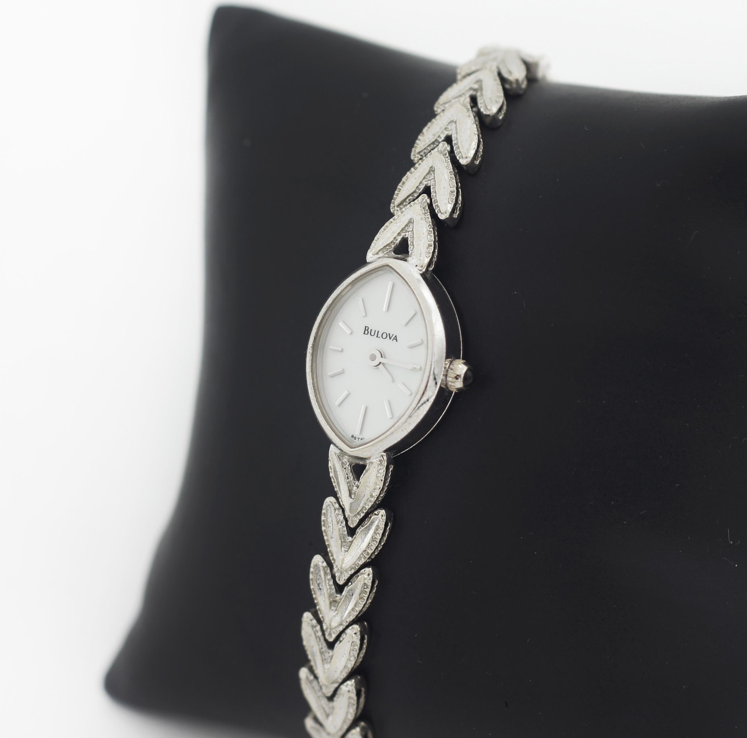 Vintage 14 Karat Weißgold Bulova Quarz Ronda 4 Juwelen Uhr, Vintage Damen