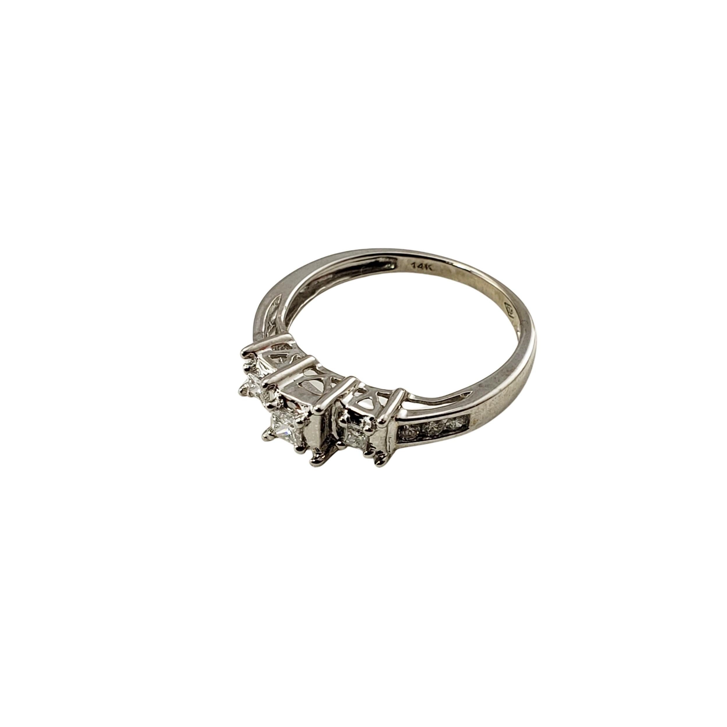 Verlobungsring aus 14 Karat Weißgold mit Diamant (Brillantschliff)
