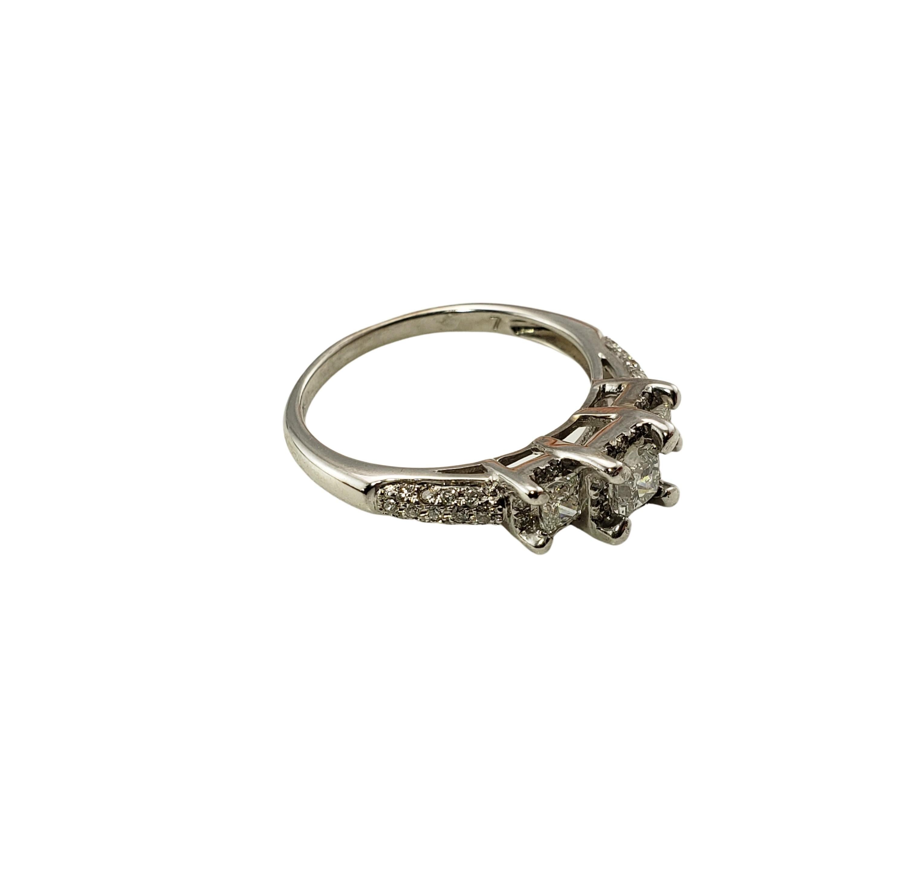 Anello di fidanzamento con diamante in oro bianco 14 carati In condizioni buone in vendita a Washington Depot, CT