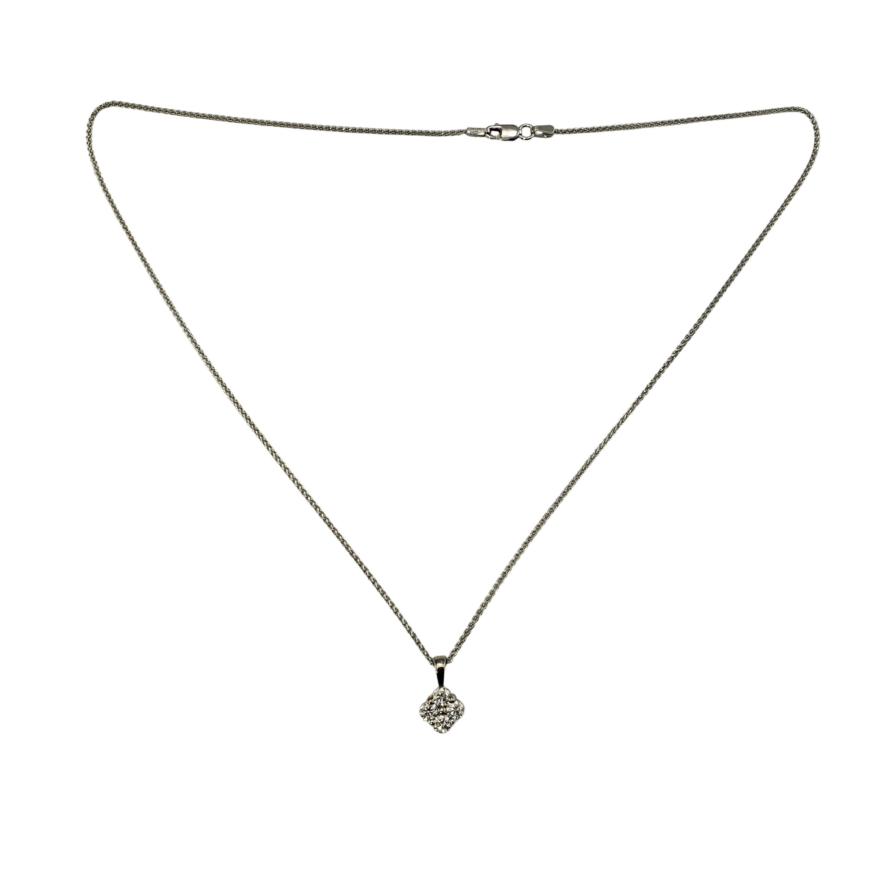 VIntage 14 Karat Weißgold Diamant-Anhänger-Halskette im Zustand „Gut“ im Angebot in Washington Depot, CT