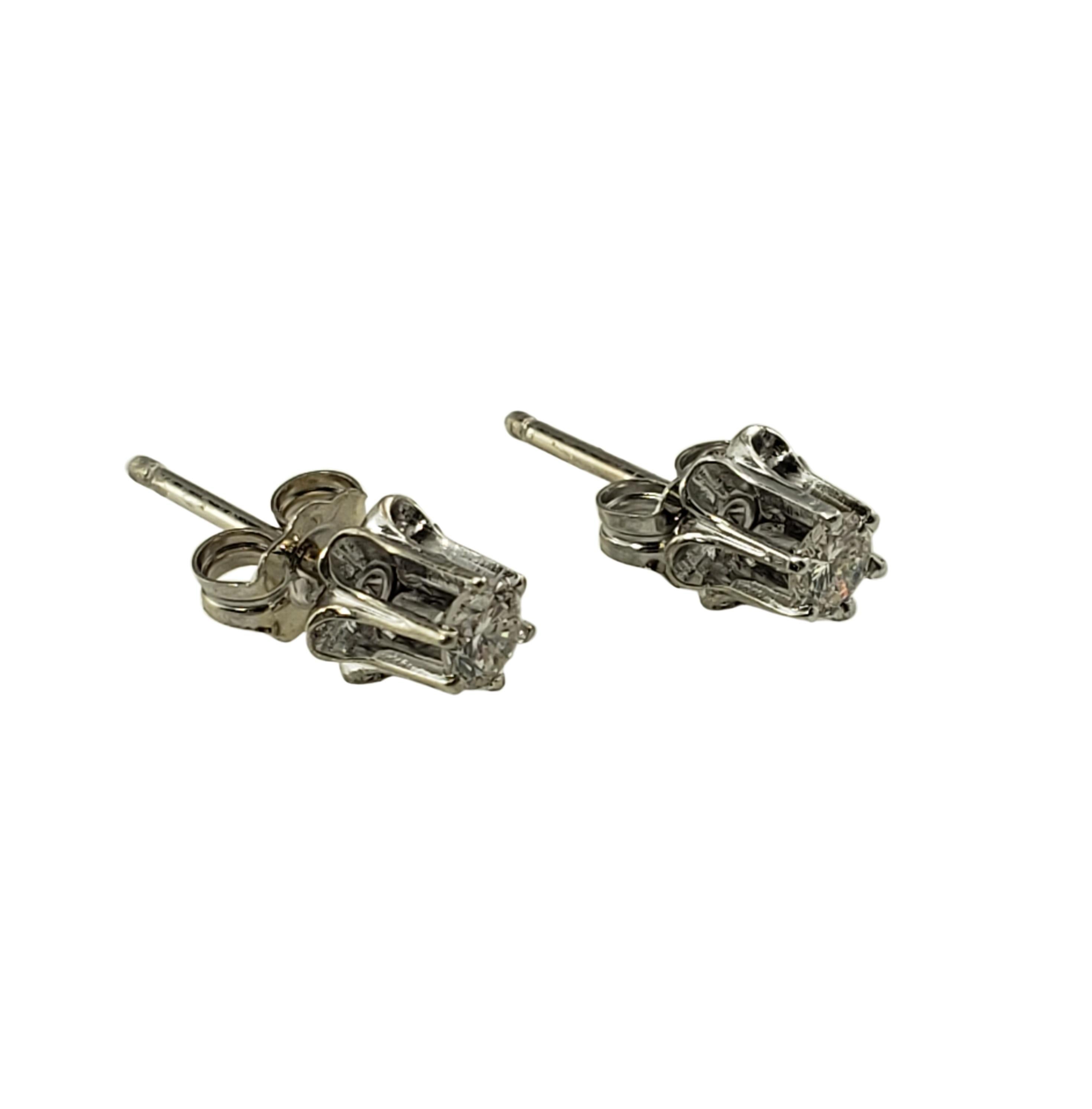 14 Karat White Gold Diamond Stud Earrings .16 TCW In Good Condition For Sale In Washington Depot, CT