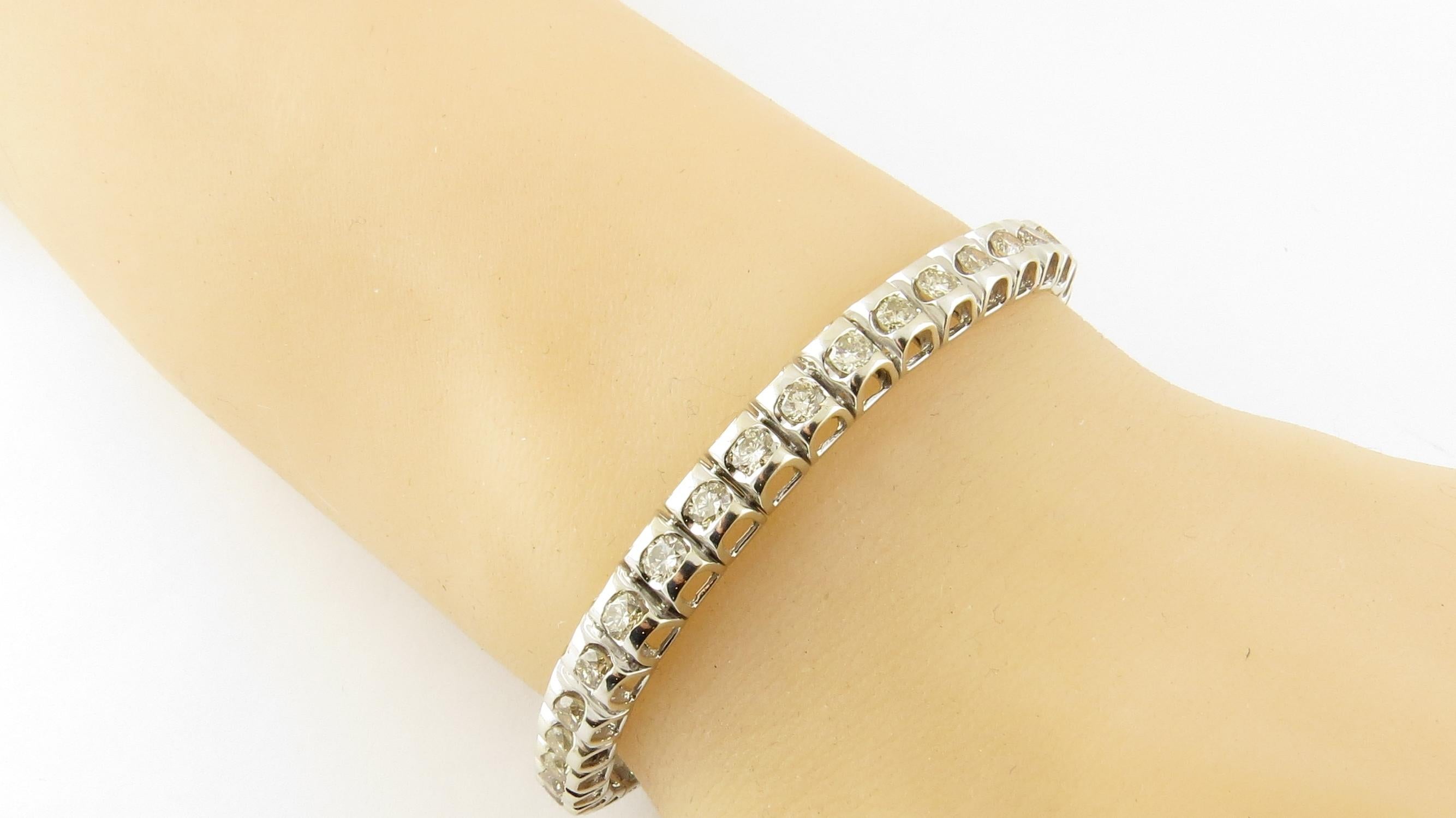 Pulsera vintage de oro blanco de 14 quilates con diamantes 3,20 quilates Twt Corte redondo en venta