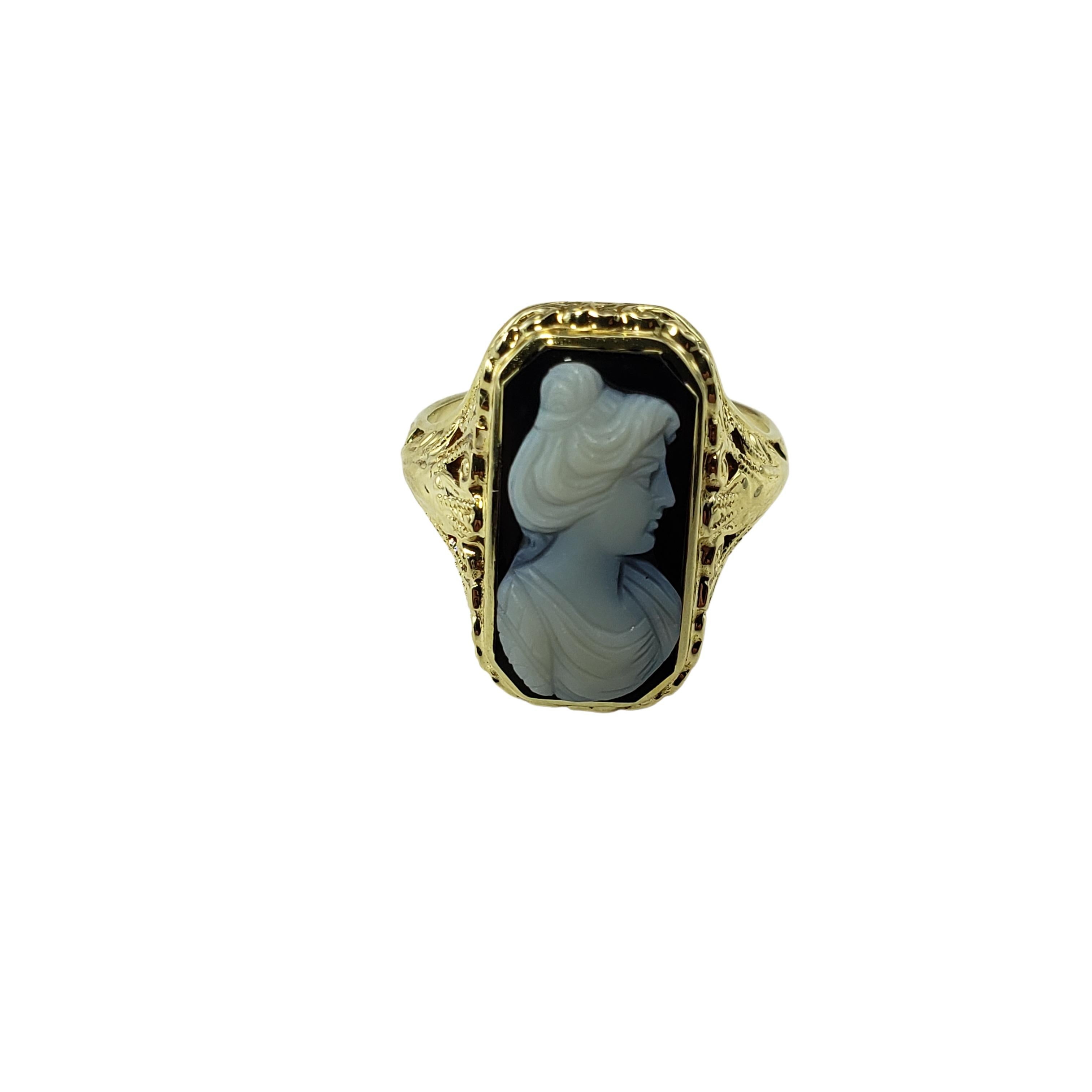 Vintage 14 Karat White Gold Black Onyx Cameo Ring-

This elegant onyx cameo ring features a lovely lady in profile set in beautifully detailed white gold filigree  Top of ring measures 19 mm x 12 mm.  Shank:  2 mm.

Size:  6

Weight:  2.5 dwt. / 