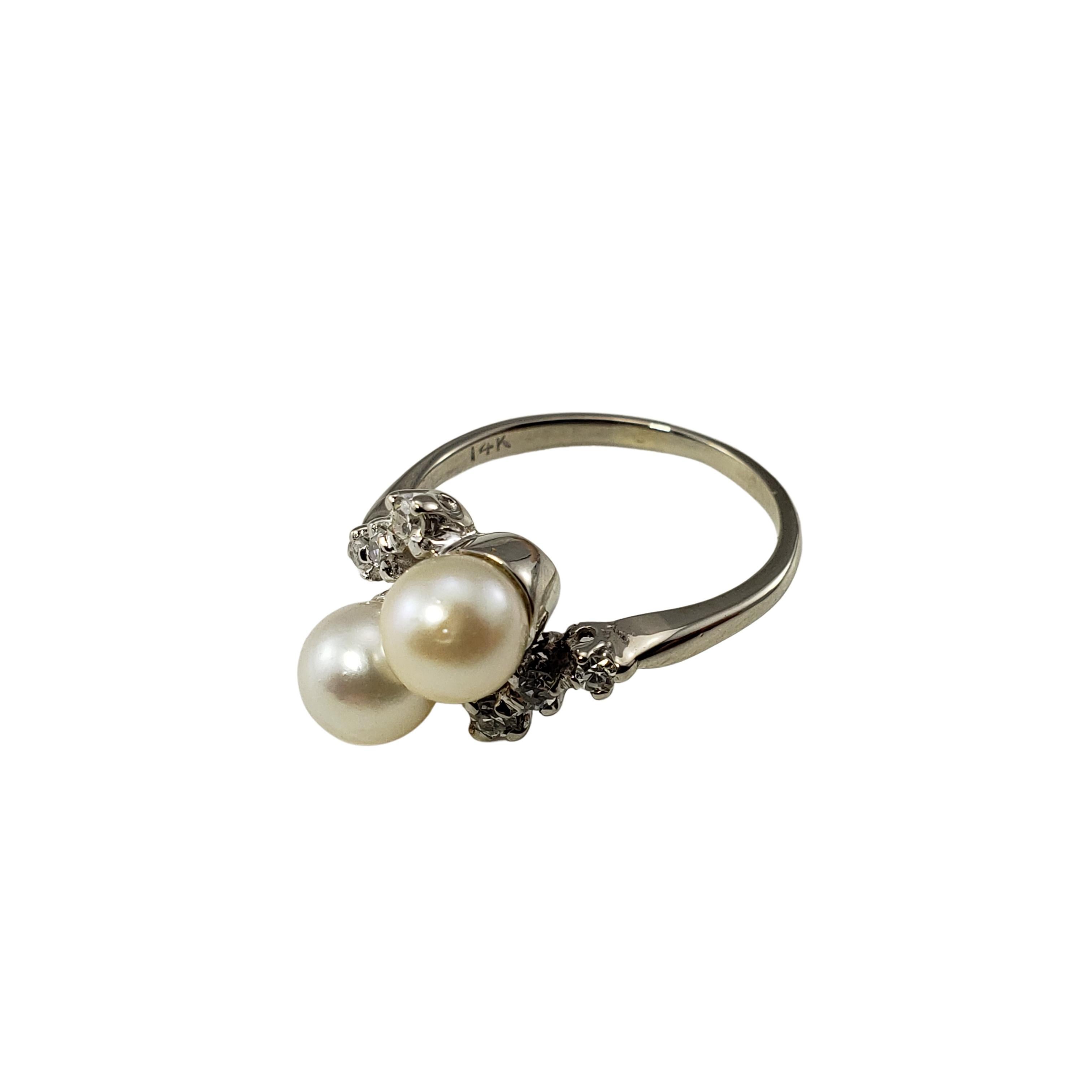 14 Karat White Gold Pearl and Diamond Ring In Good Condition In Washington Depot, CT