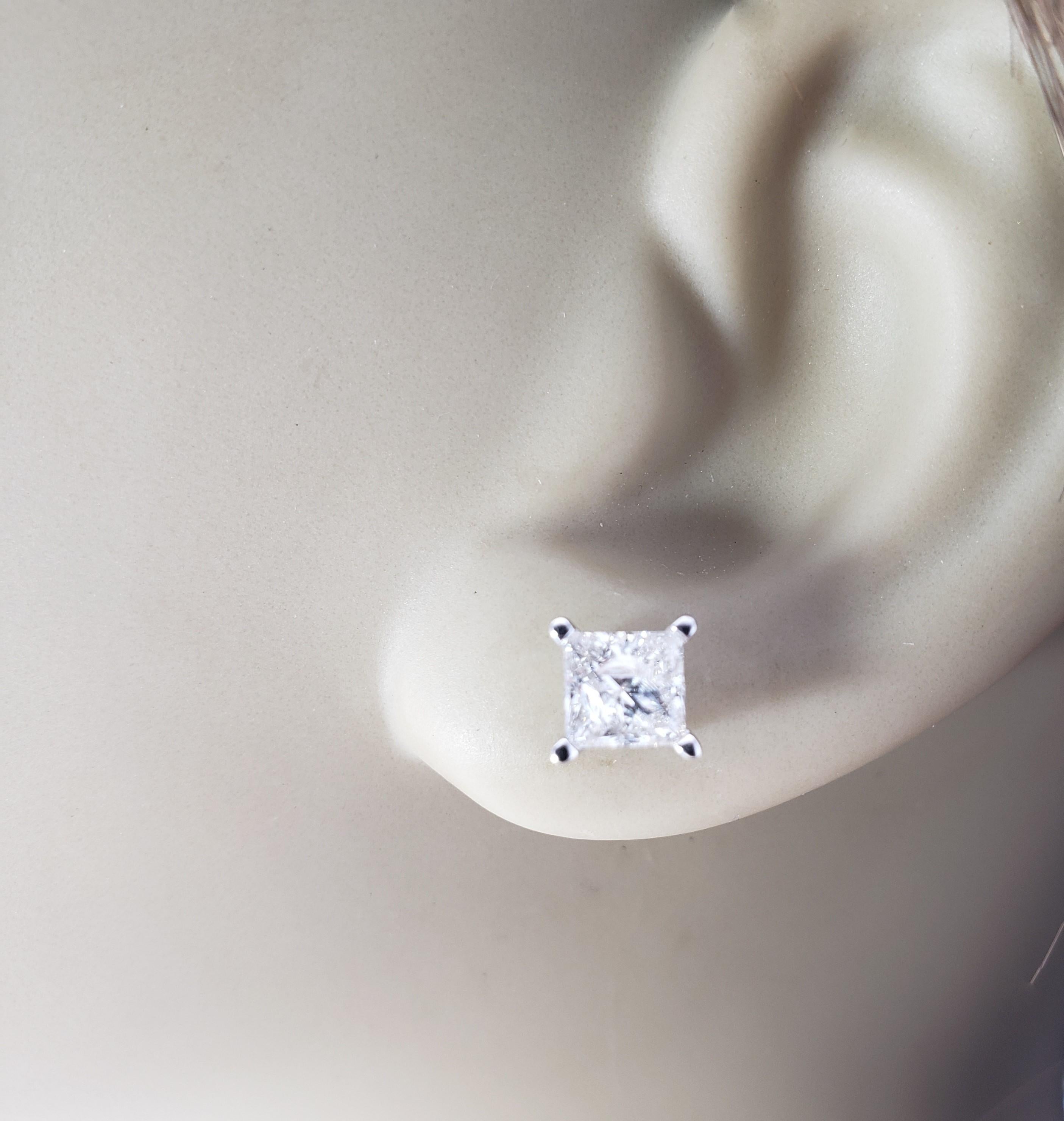 Pendientes de oro blanco de 14 quilates con diamantes talla princesa 1,0 TCW 1