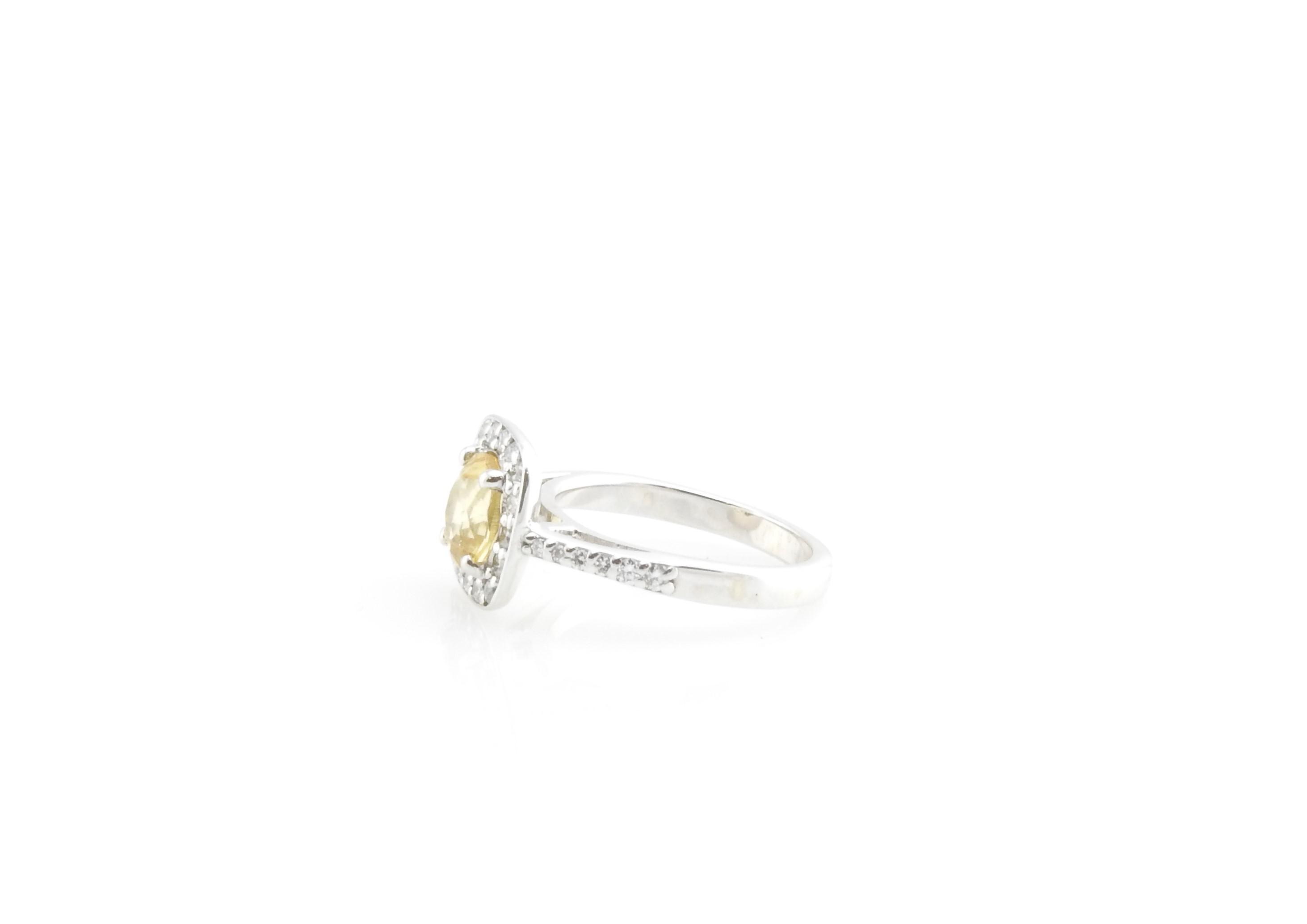 Vintage 14 Karat White Gold Yellow Citrine and Diamond Ring Size 5-

This stunning ring features one round yellow citrine stone (1.25 ct.) and 28 round brilliant cut diamond set in elegant 14K white gold.

Comes with a Gemological Appraisal Industry