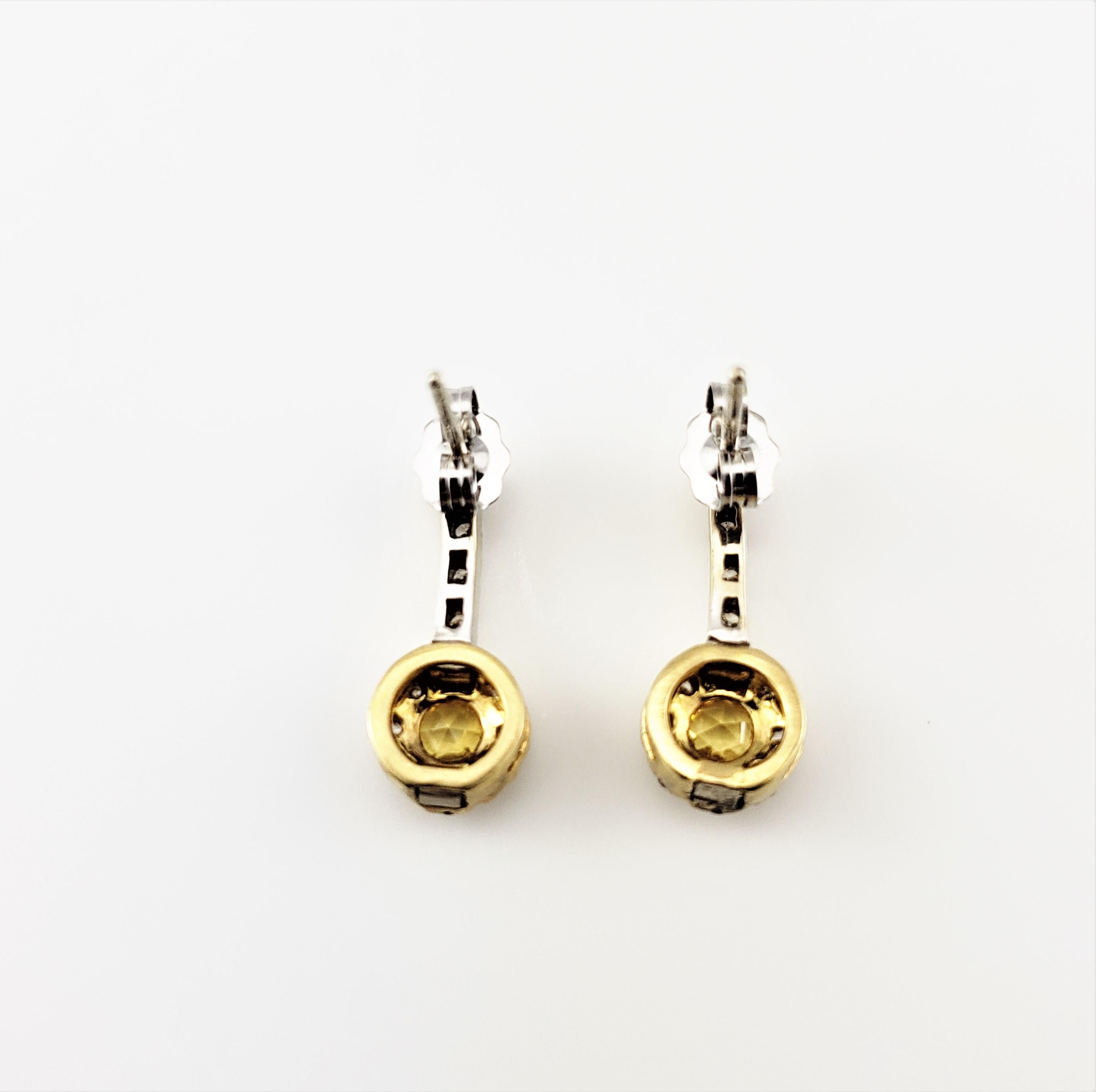 Pendants d'oreilles en or jaune et blanc 14 carats avec saphir jaune naturel et diamants Pour femmes en vente
