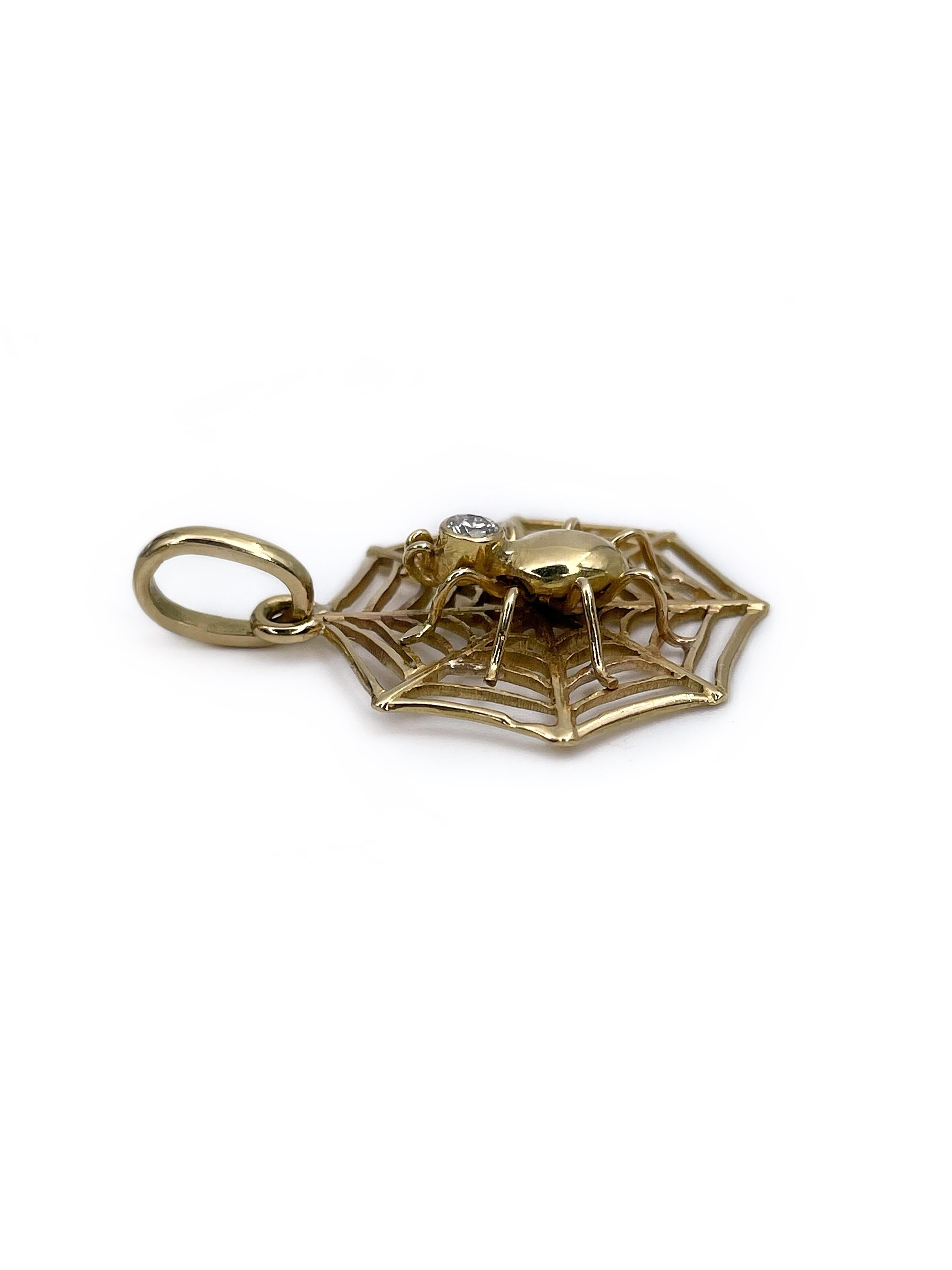 Vintage 14 Karat Yellow Gold 0.08 Carat Diamond Spider Web Lucky Charm Pendant In Good Condition In Vilnius, Vilniaus apskr.