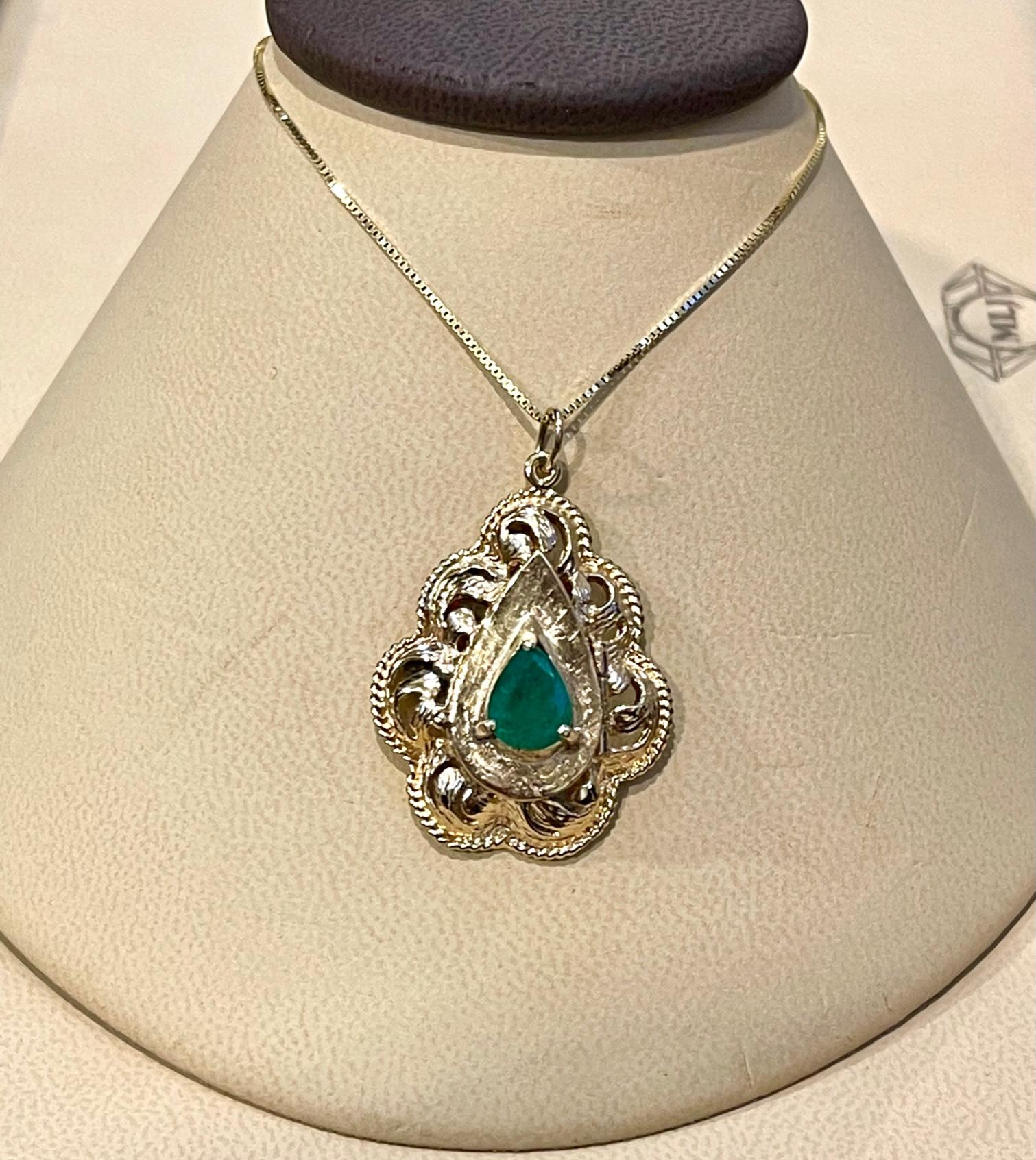 Vintage 14 Karat Yellow Gold 10.5 Gm Chain with Locket and Natural Emerald For Sale 5