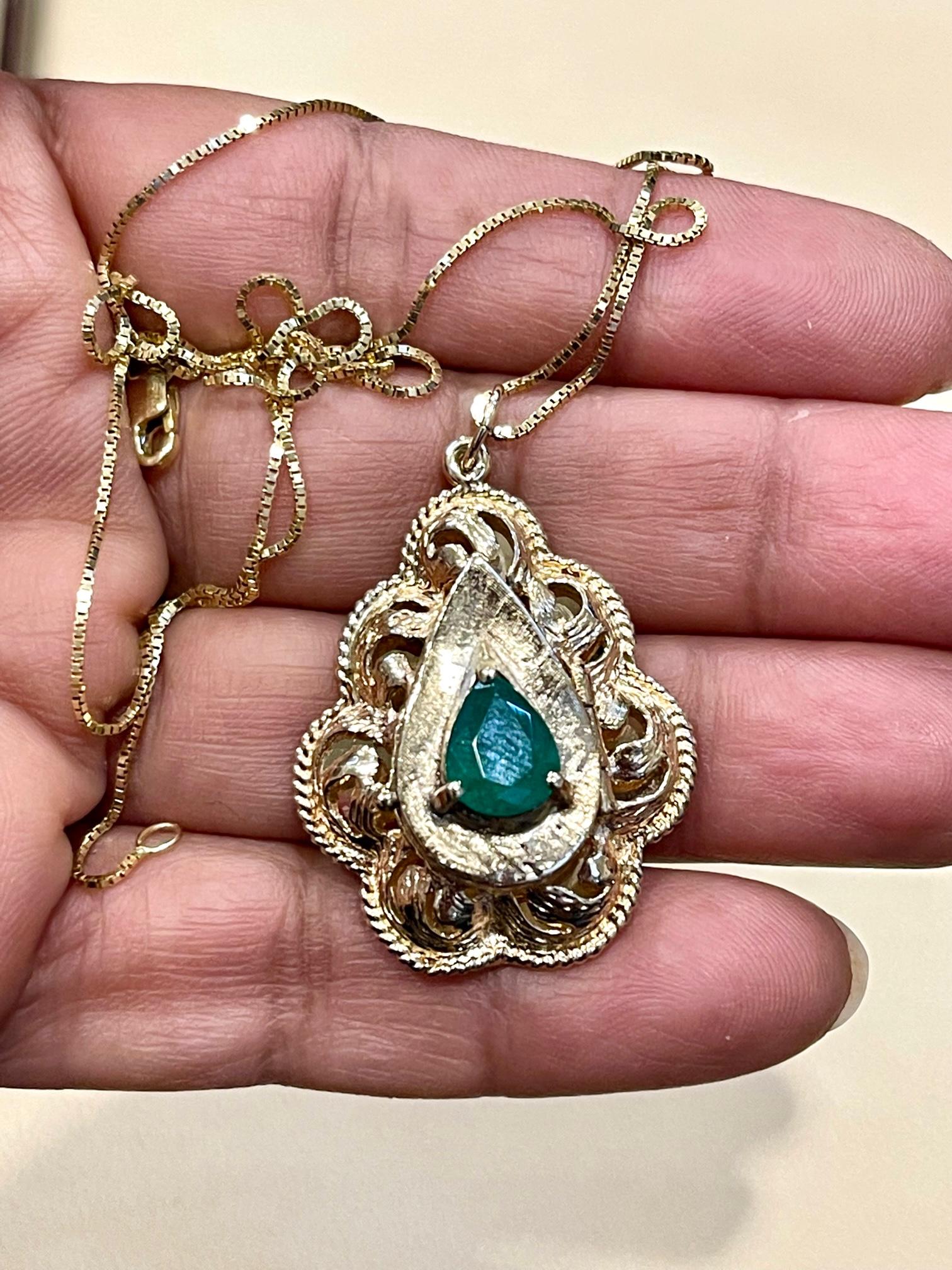 Vintage 14 Karat Yellow Gold 10.5 Gm Chain with Locket and Natural Emerald For Sale 9