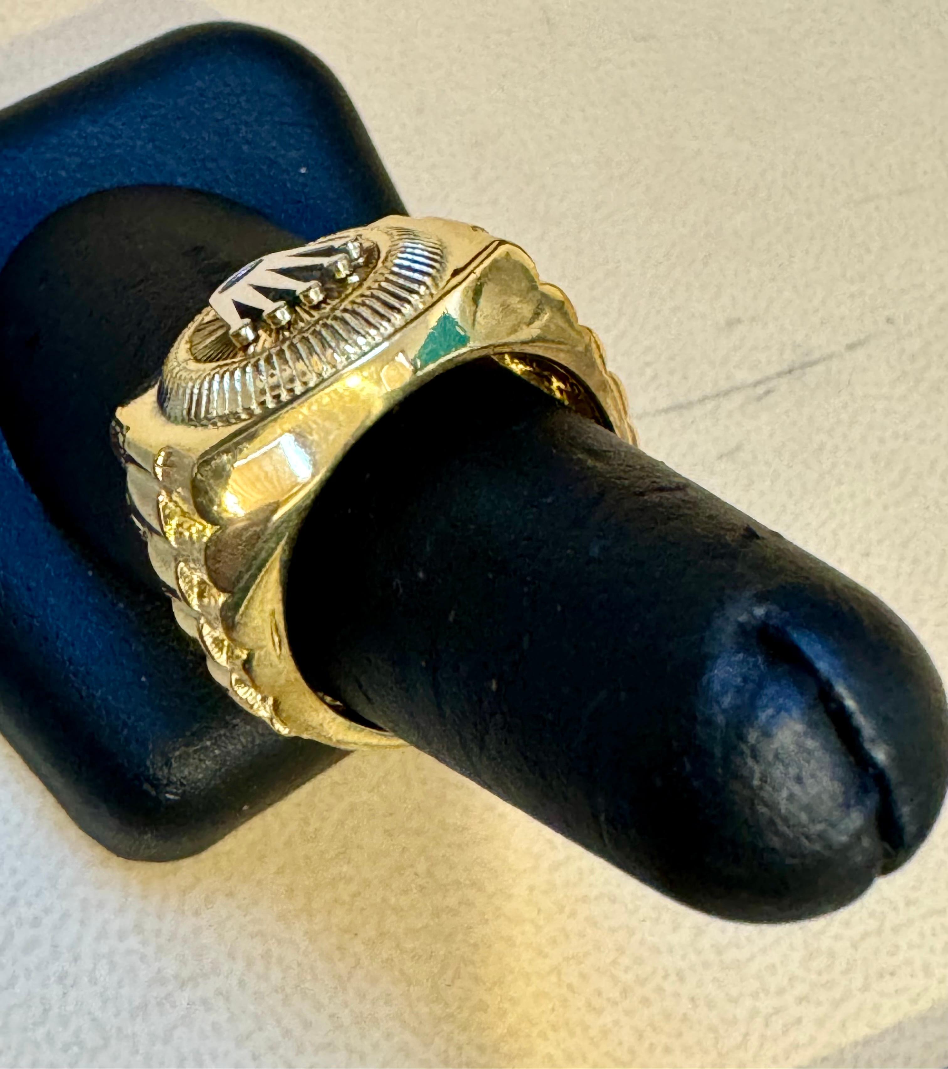 Vintage 14 Karat  Yellow Gold 10.5 Gm  Rolex Look Design Ring Size 8.5

Weight of the Ring is 10.5 Grams 
stamped 14K
Men's Ring size 8.5
Please look at all the pictures
Its very hard to capture the true color and luster of the Necklace , I have