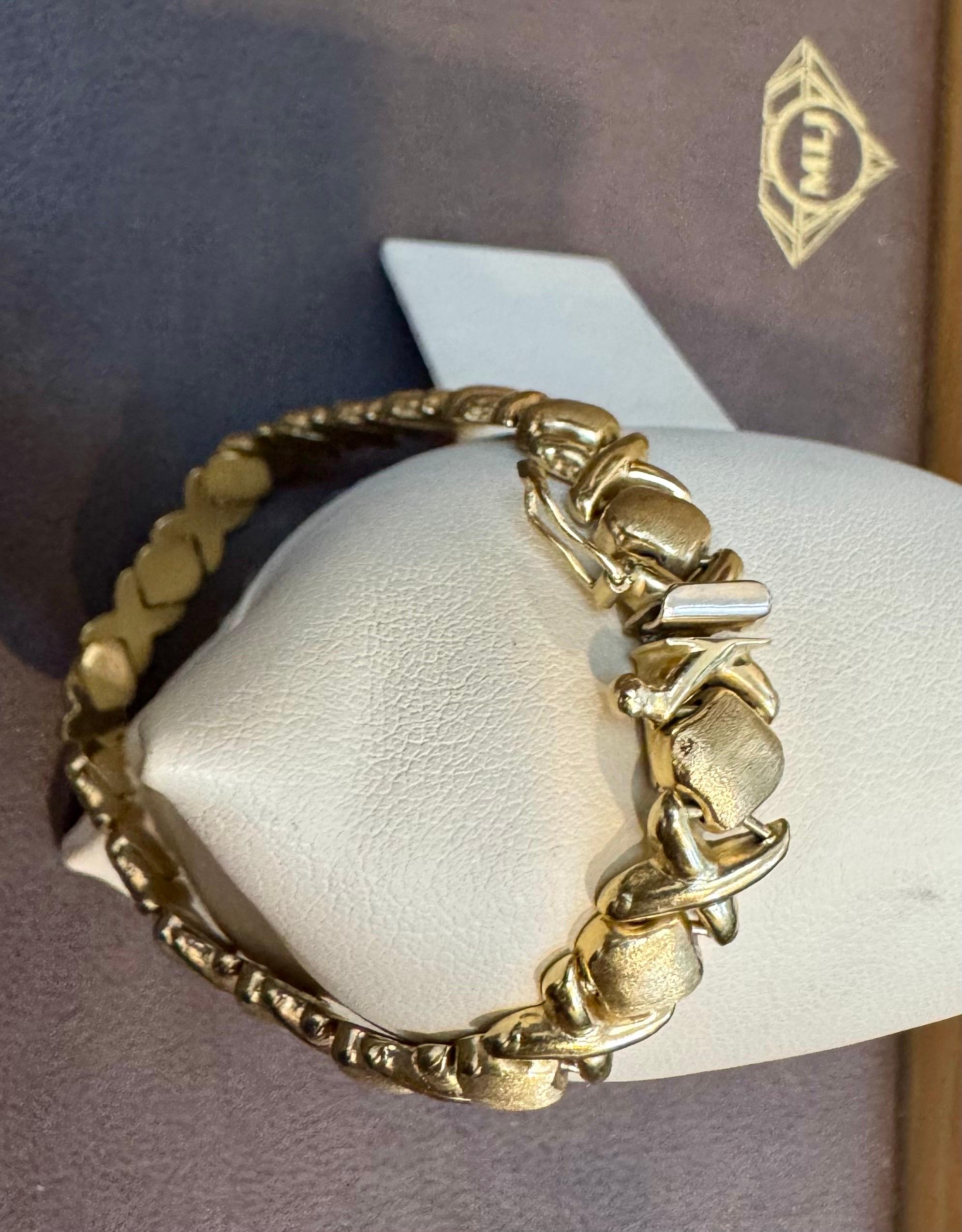 Vintage 14 Karat Yellow Gold 12 Gm X link Bracelet Unisex, 8 Inch Long In Excellent Condition For Sale In New York, NY