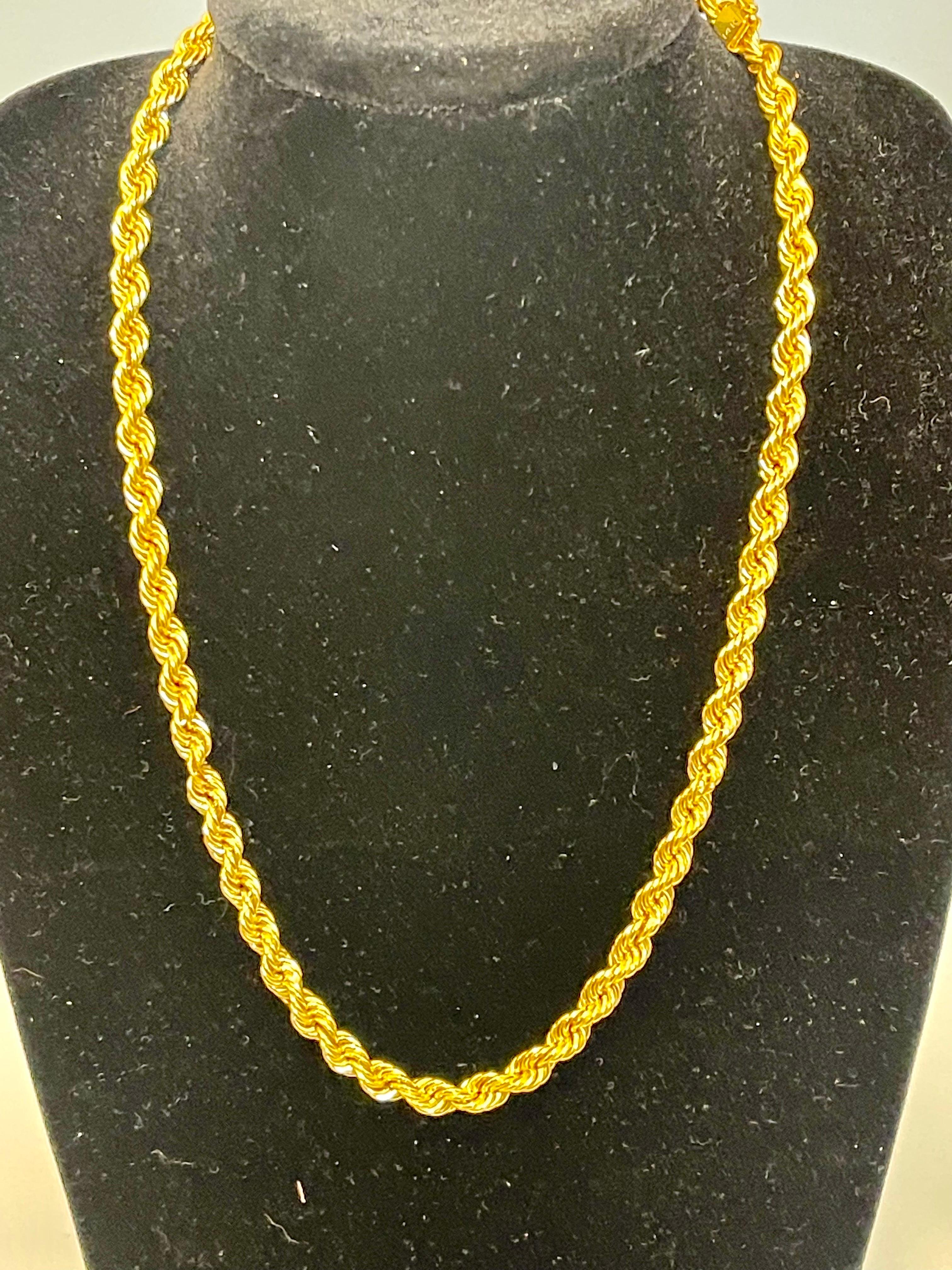 Vintage 14 Karat Yellow Gold 17 Gm, Rope Chain Necklace In Excellent Condition In New York, NY