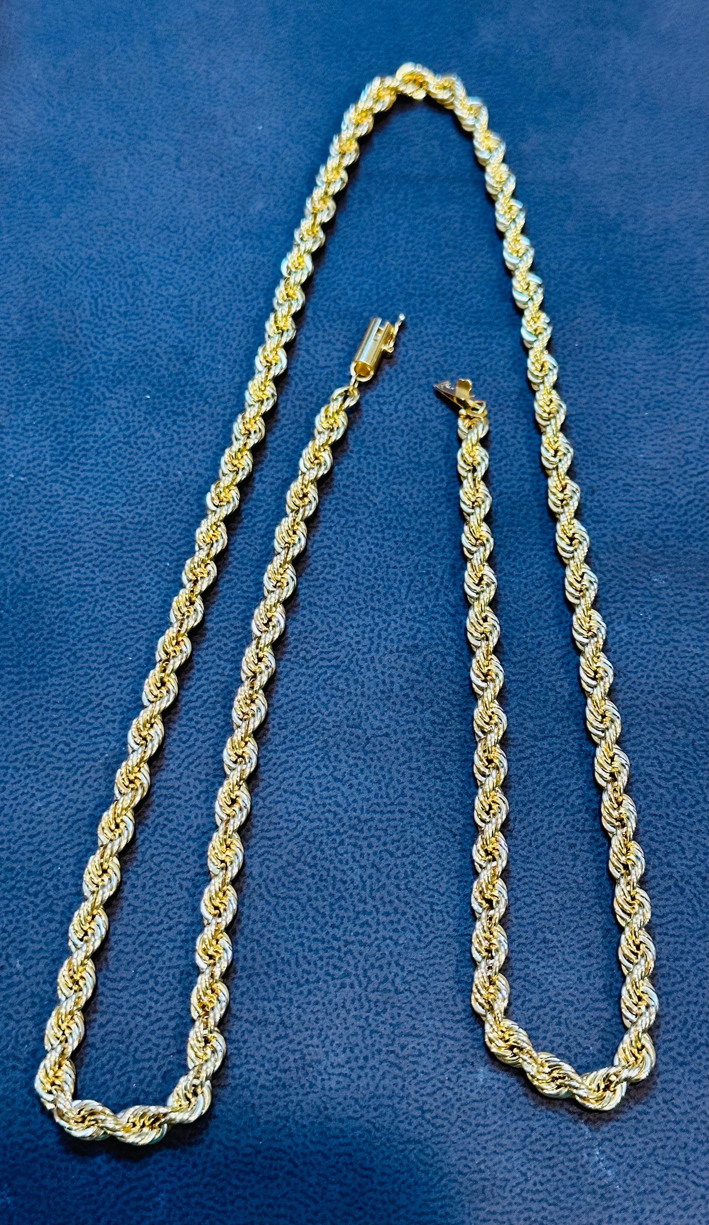 Vintage 14 Karat Yellow Gold 17 Gm, Rope Chain Necklace, 24 Inch long For Sale 3