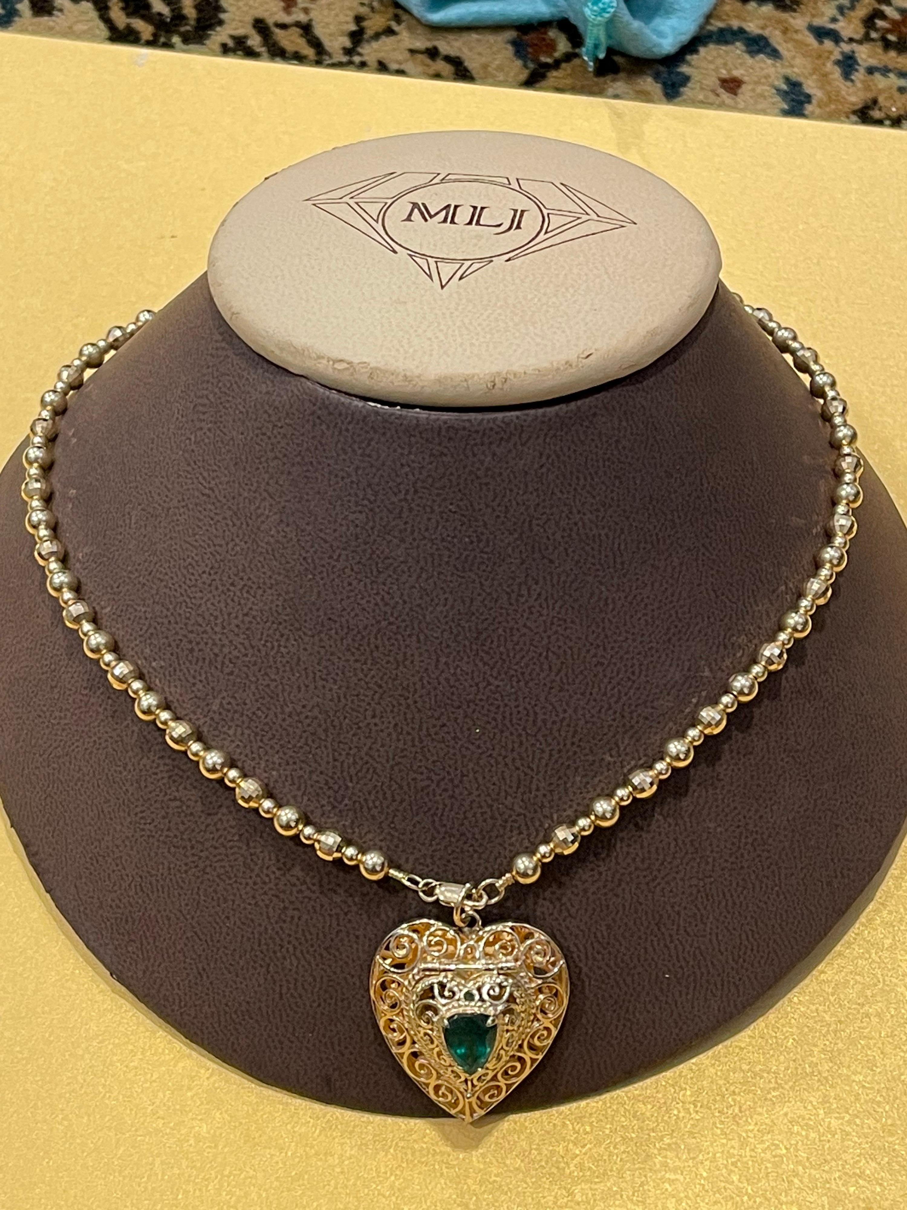 14 Karat Gelbgold-Vintage  Herz-Medaillon mit natürlichem Smaragd, ohne Kette im Zustand „Hervorragend“ im Angebot in New York, NY