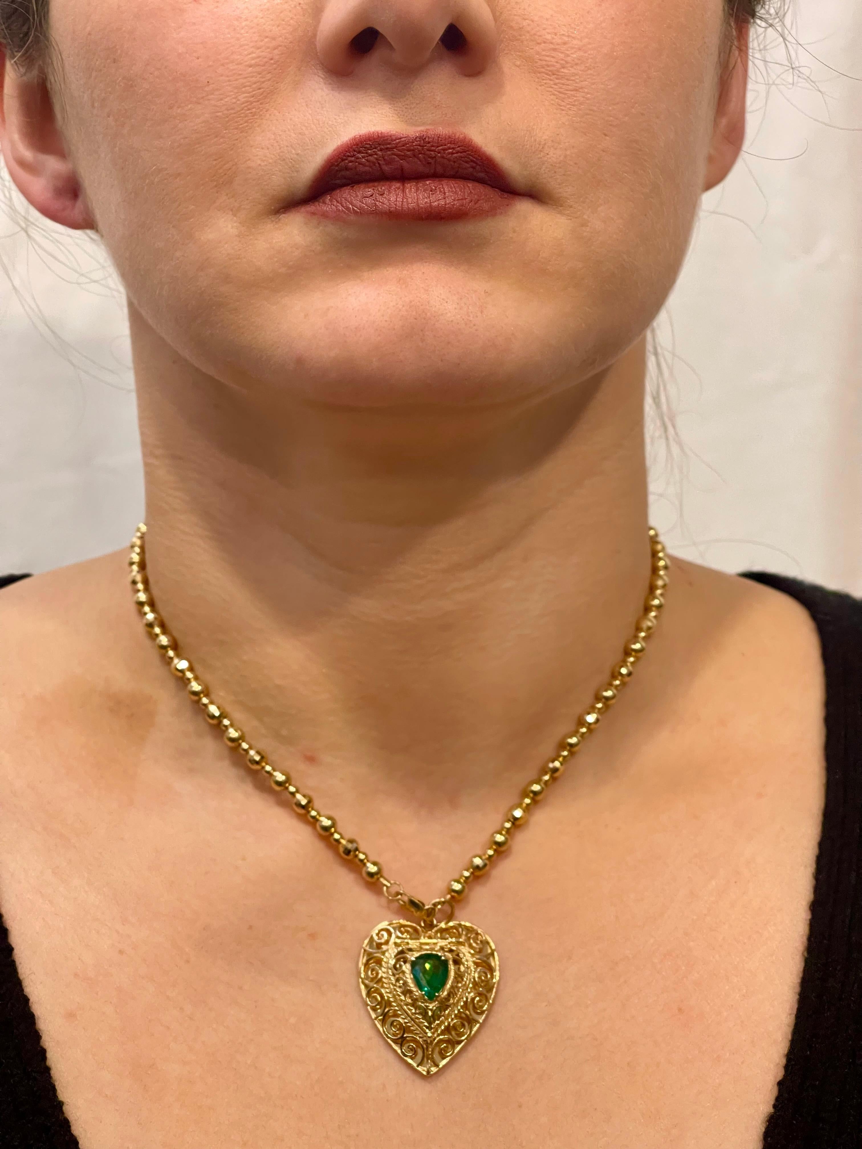 Vintage 14 Karat Yellow Gold  Heart Locket WITH Natural Emerald , NO CHAIN For Sale 4
