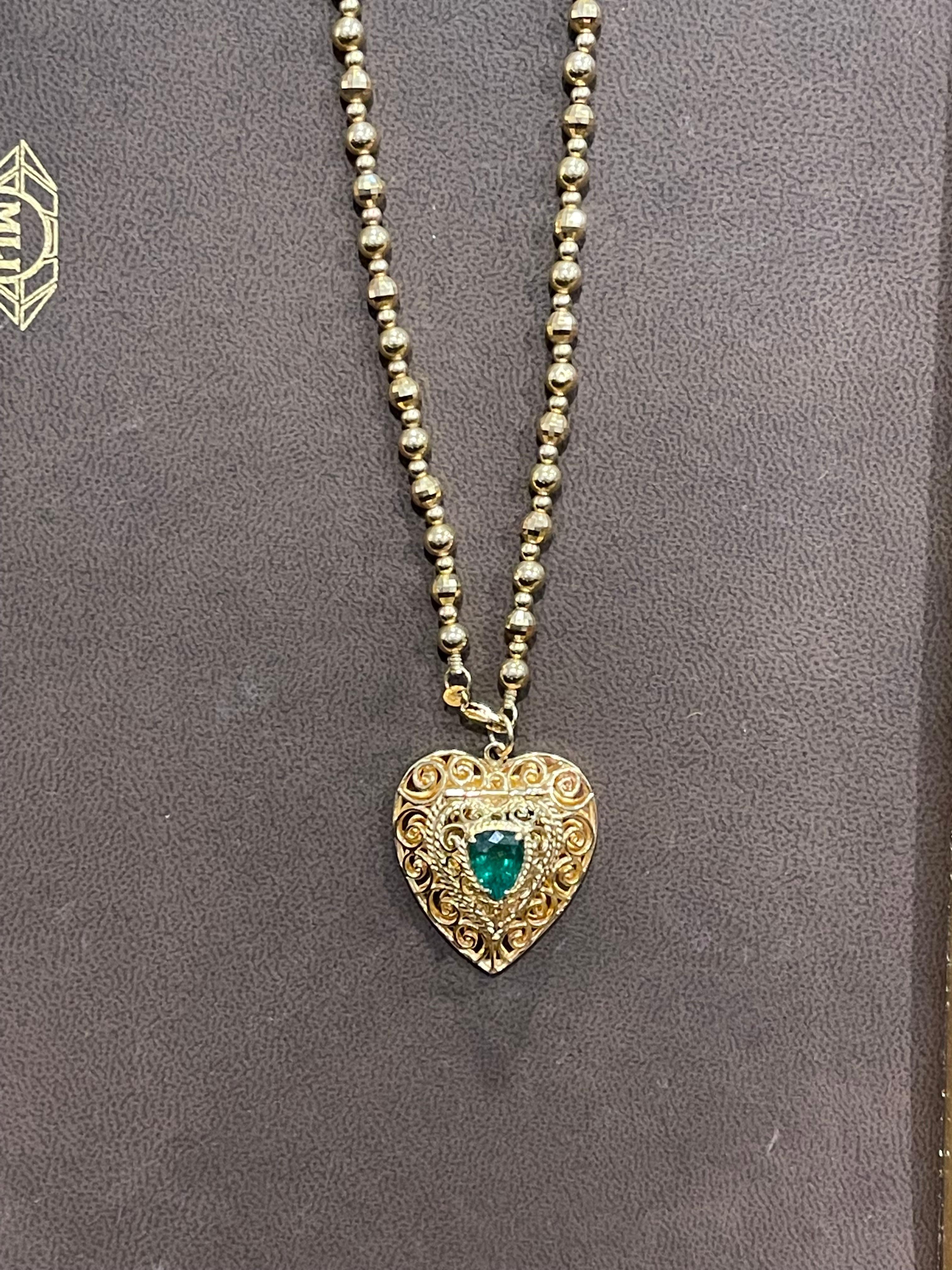 Vintage 14 Karat Yellow Gold  Heart Locket WITH Natural Emerald , NO CHAIN For Sale 8
