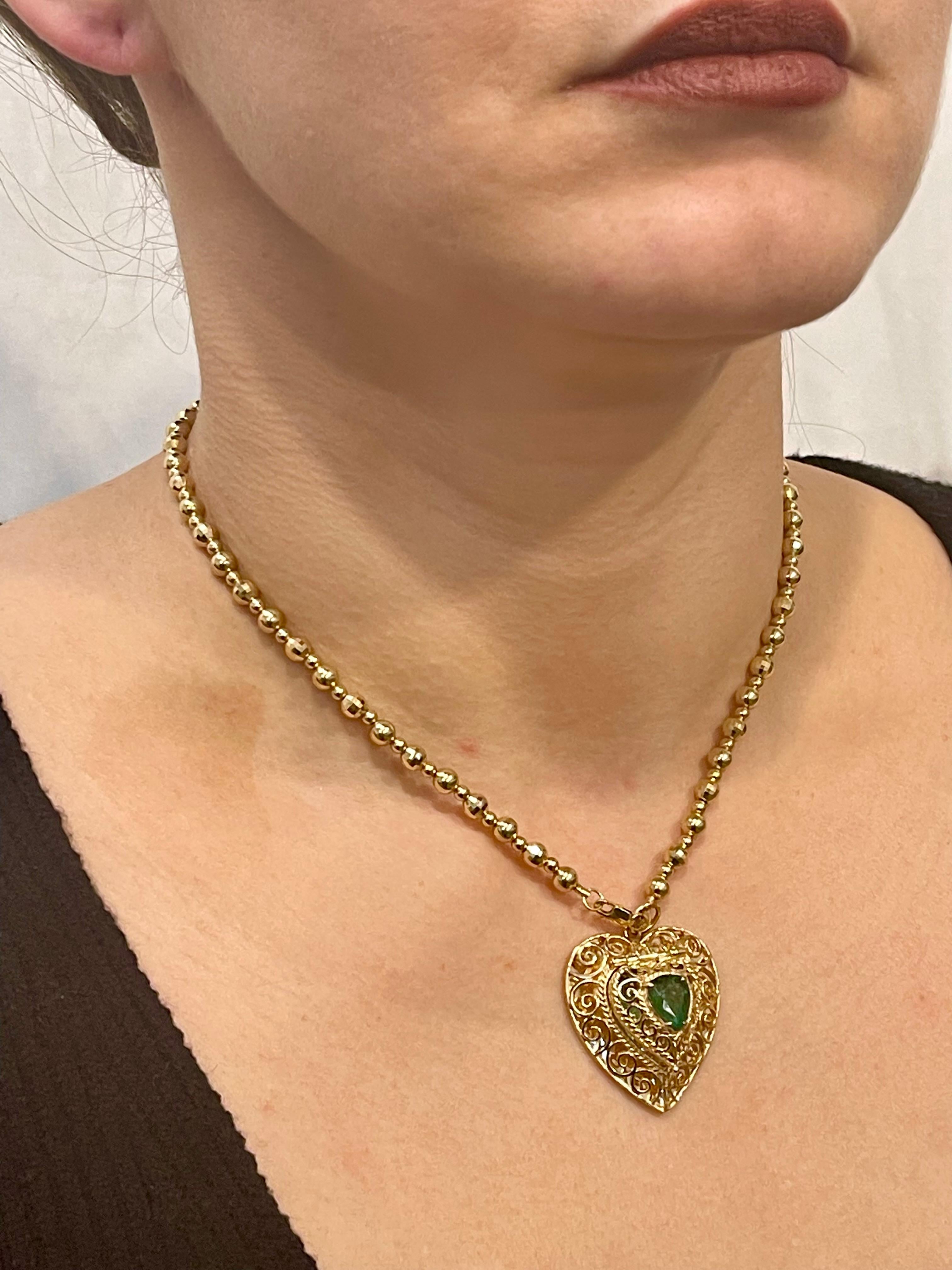 Vintage 14 Karat Yellow Gold  Heart Locket WITH Natural Emerald , NO CHAIN For Sale 11
