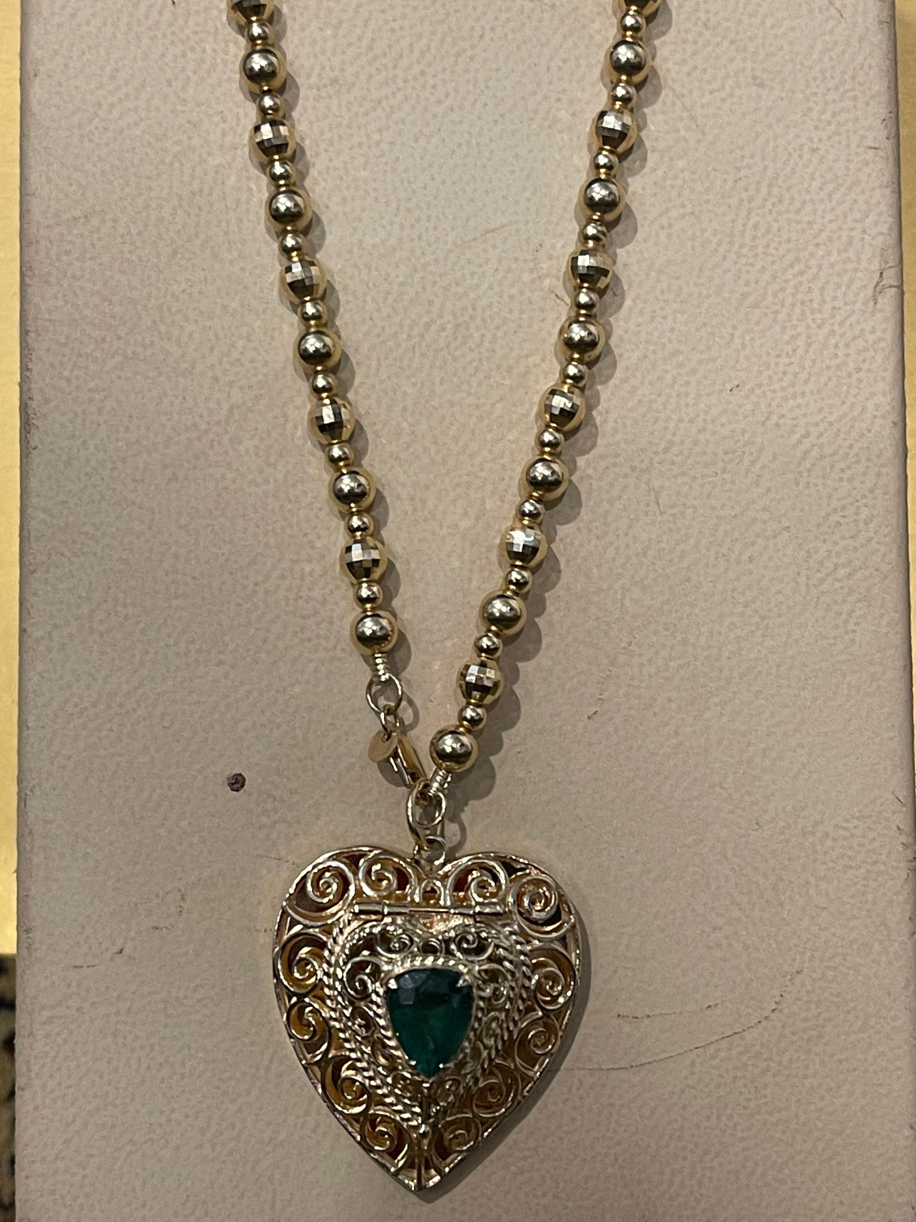 Vintage 14 Karat Yellow Gold  Heart Locket WITH Natural Emerald , NO CHAIN In Excellent Condition For Sale In New York, NY