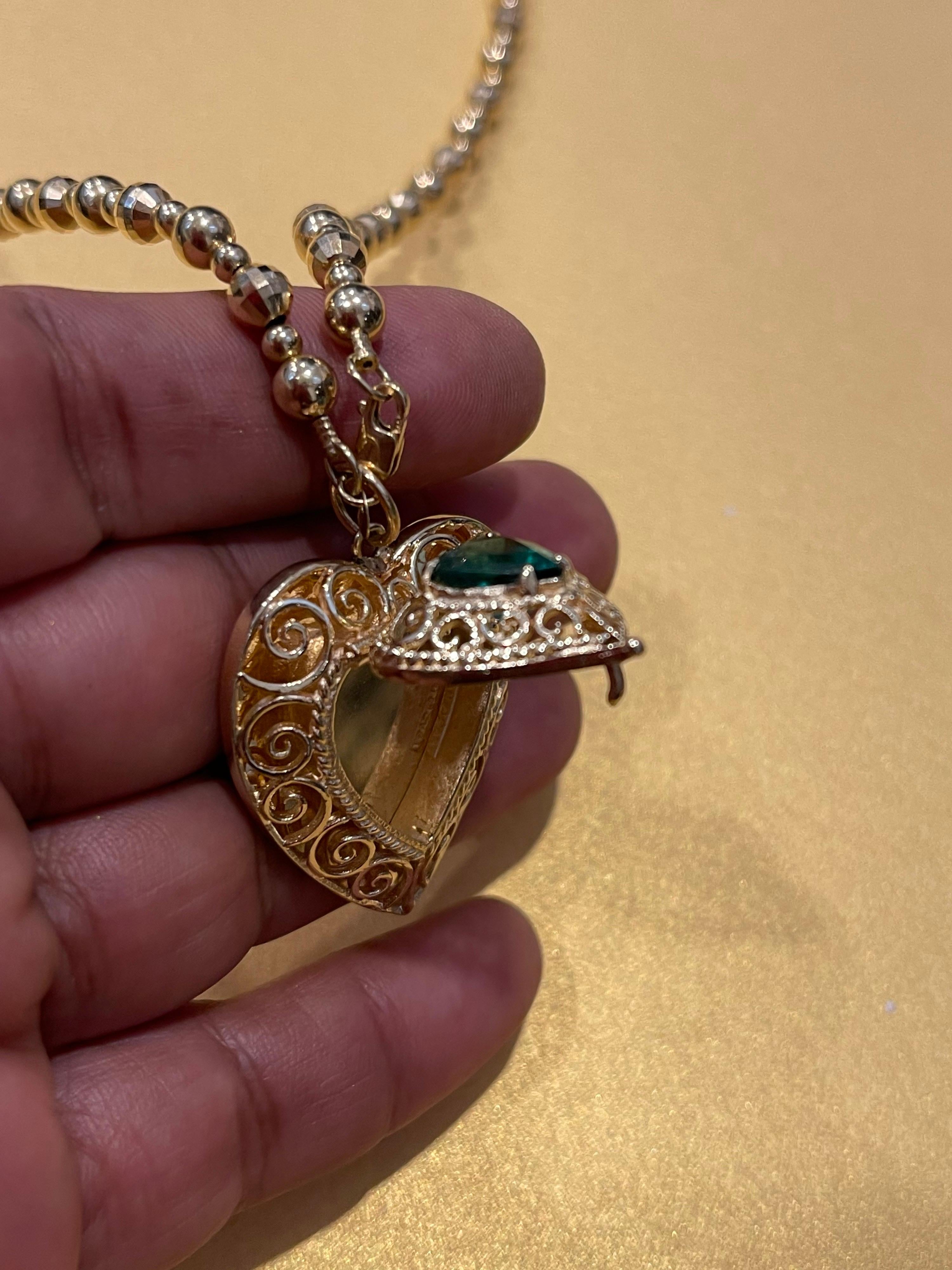 Vintage 14 Karat Yellow Gold  Heart Locket WITH Natural Emerald , NO CHAIN For Sale 2