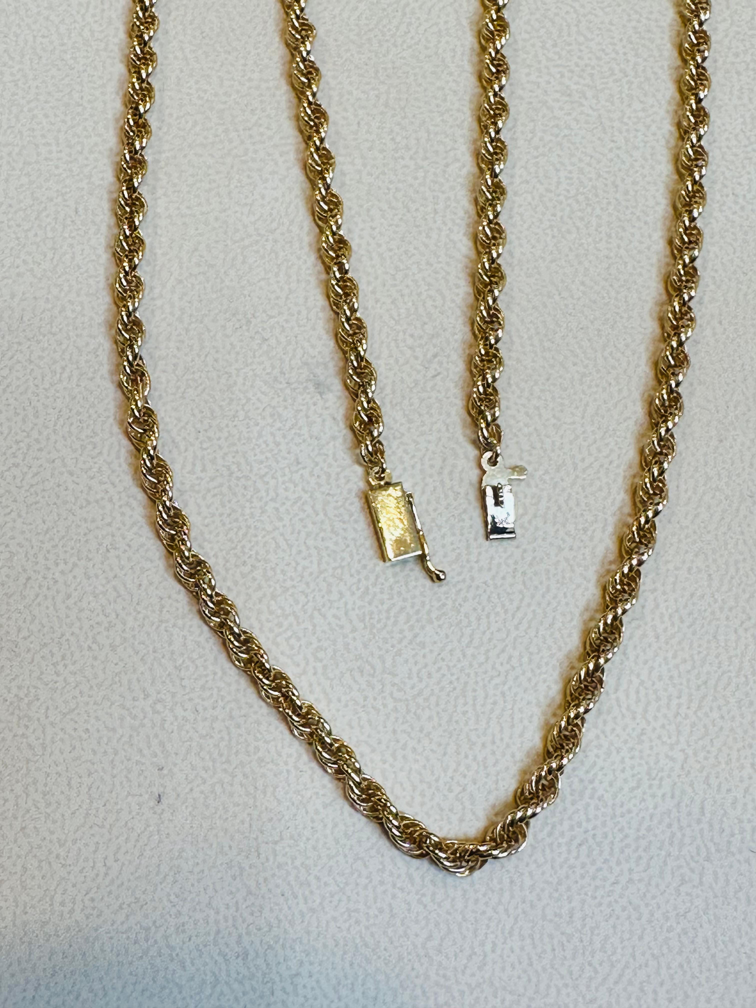 Vintage 14 Karat Yellow Gold 20.5 Gm, Rope Chain Necklace In Excellent Condition For Sale In New York, NY