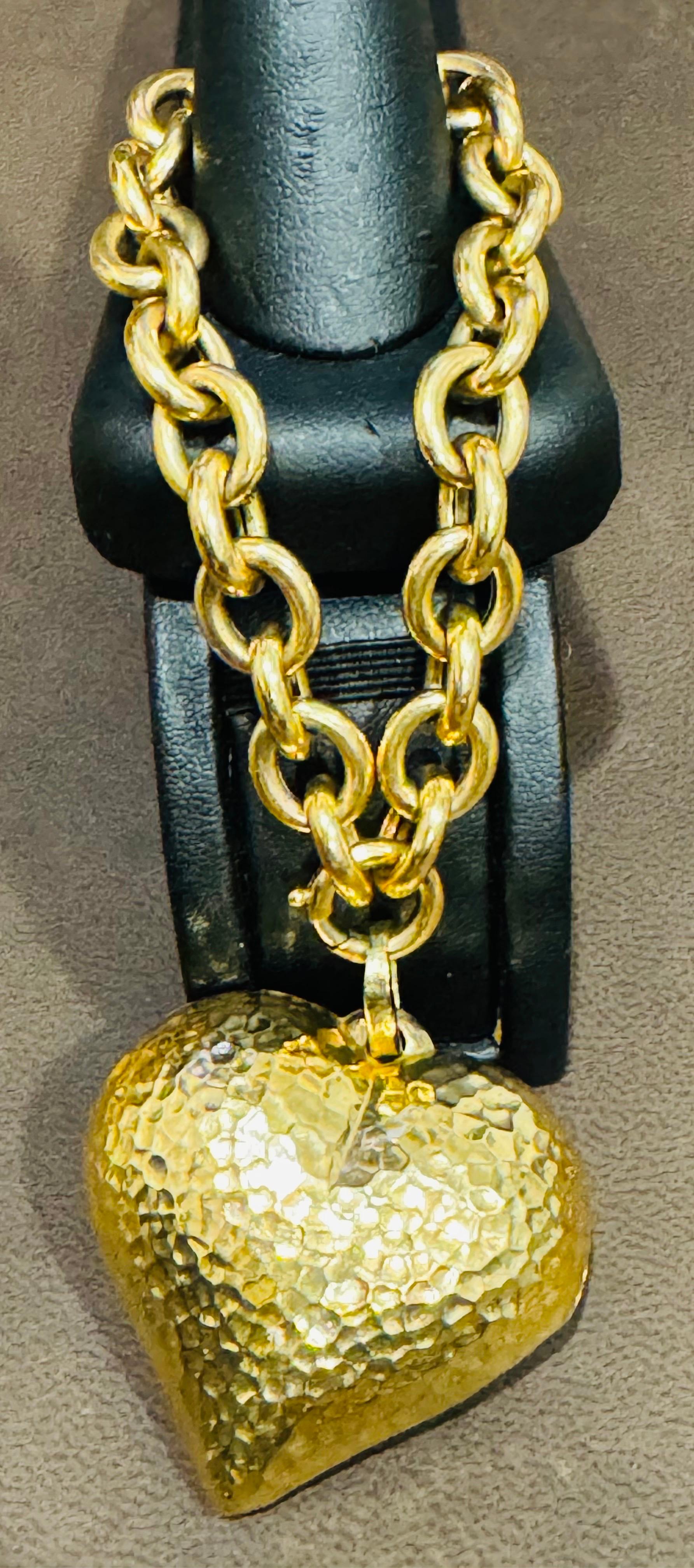Vintage 14 Karat Yellow Gold 24.3 Gm Link Bracelet for Charms with Heart Charm In Excellent Condition For Sale In New York, NY