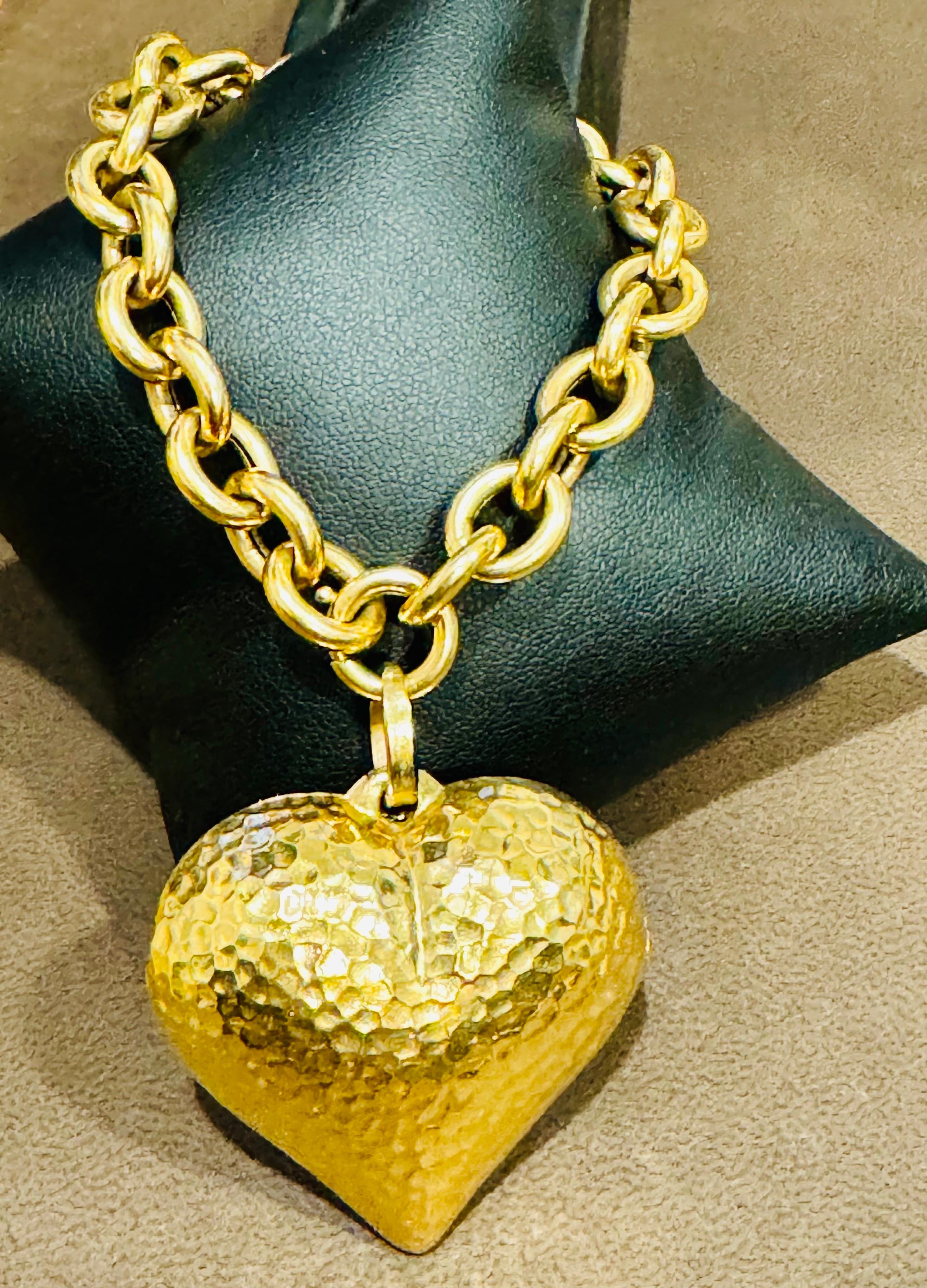 Vintage 14 Karat Yellow Gold 24.3 Gm Link Bracelet for Charms with Heart Charm For Sale 1