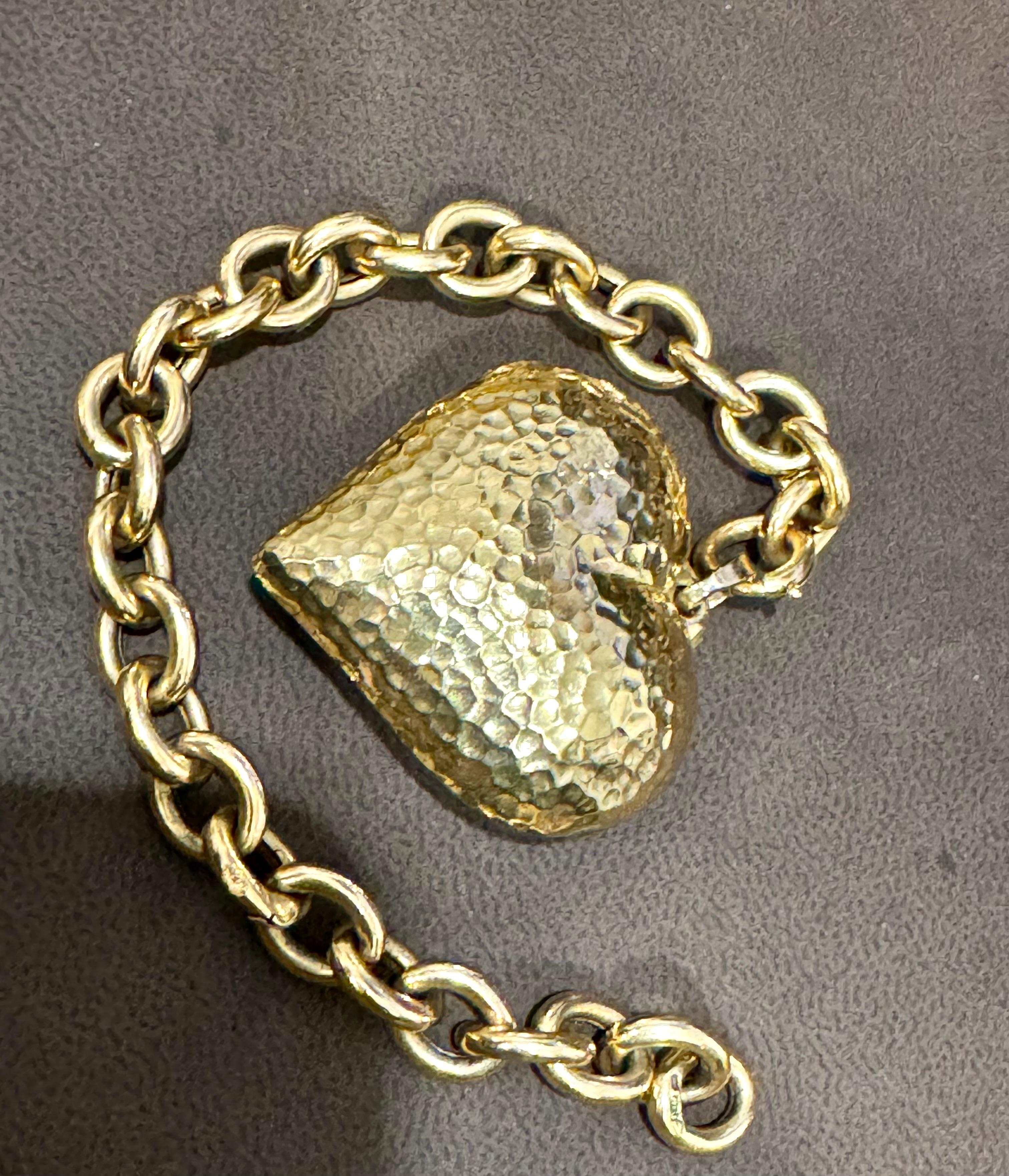 Vintage 14 Karat Yellow Gold 24.3 Gm Link Bracelet for Charms with Heart Charm For Sale 3