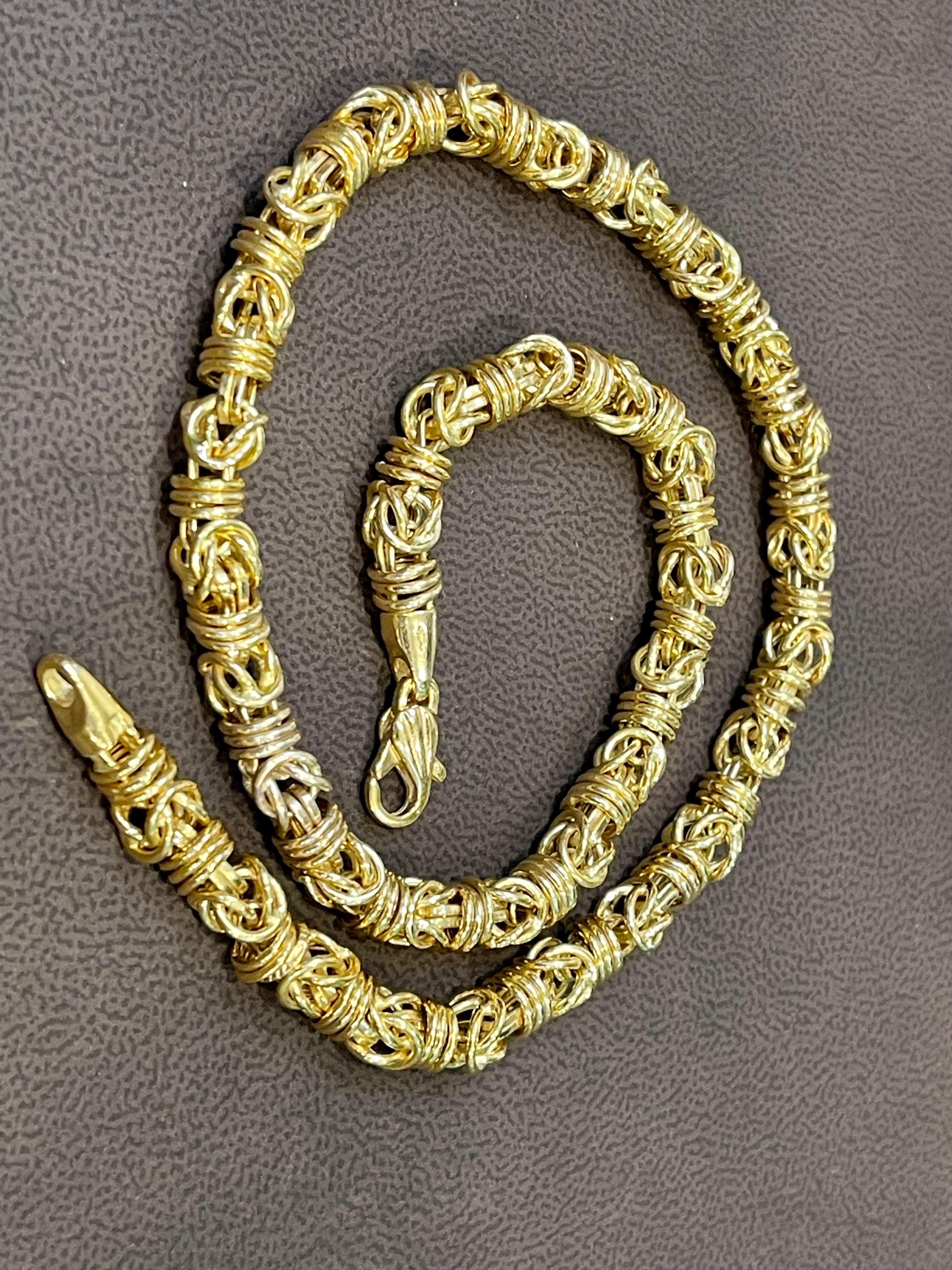 Vintage 14 Karat Yellow Gold 28.5 Gm, Twisted Chain Necklace In Excellent Condition For Sale In New York, NY