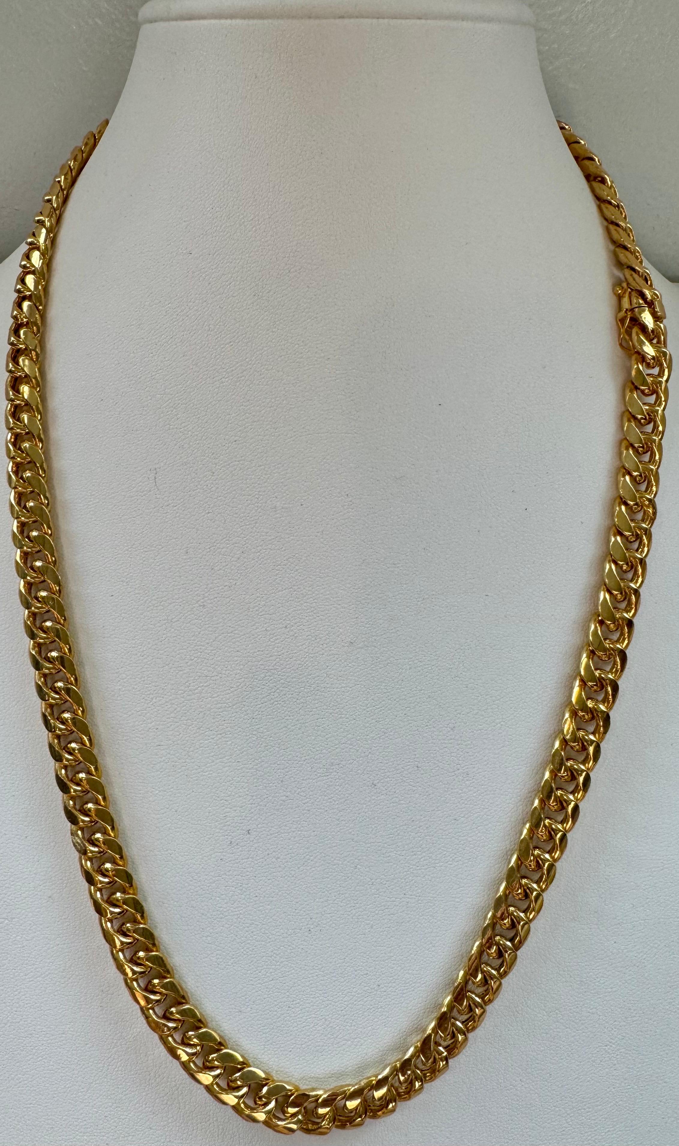 Para los que buscan joyas de oro auténticas y de alta calidad, esta cadena de eslabones cubana Miami Vintage de oro amarillo de 14 qt es imprescindible.  
 Hecha de oro macizo de 14 quilates, esta cadena es a la vez duradera y lujosa, con un peso de