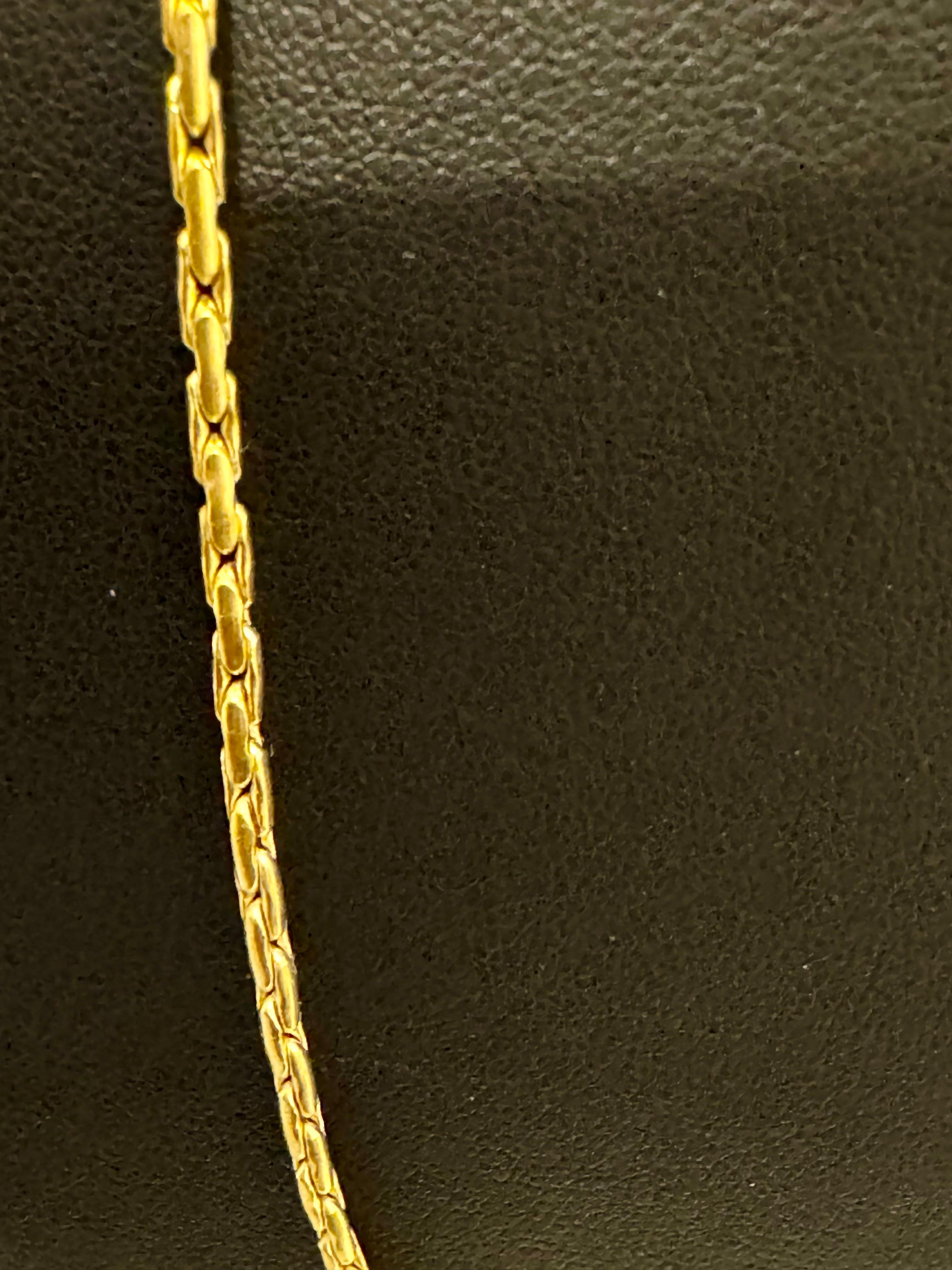 Vintage 14 Karat Yellow Gold 5.8 Gm Chain Necklace 18 Inch Long, 
2.2 MM wide
18  Inches long Necklace
Lobster clasp
stamped for authenticity
Weight of the Necklace is 5.8 Grams 

Please look at all the pictures
Its very hard to capture the true