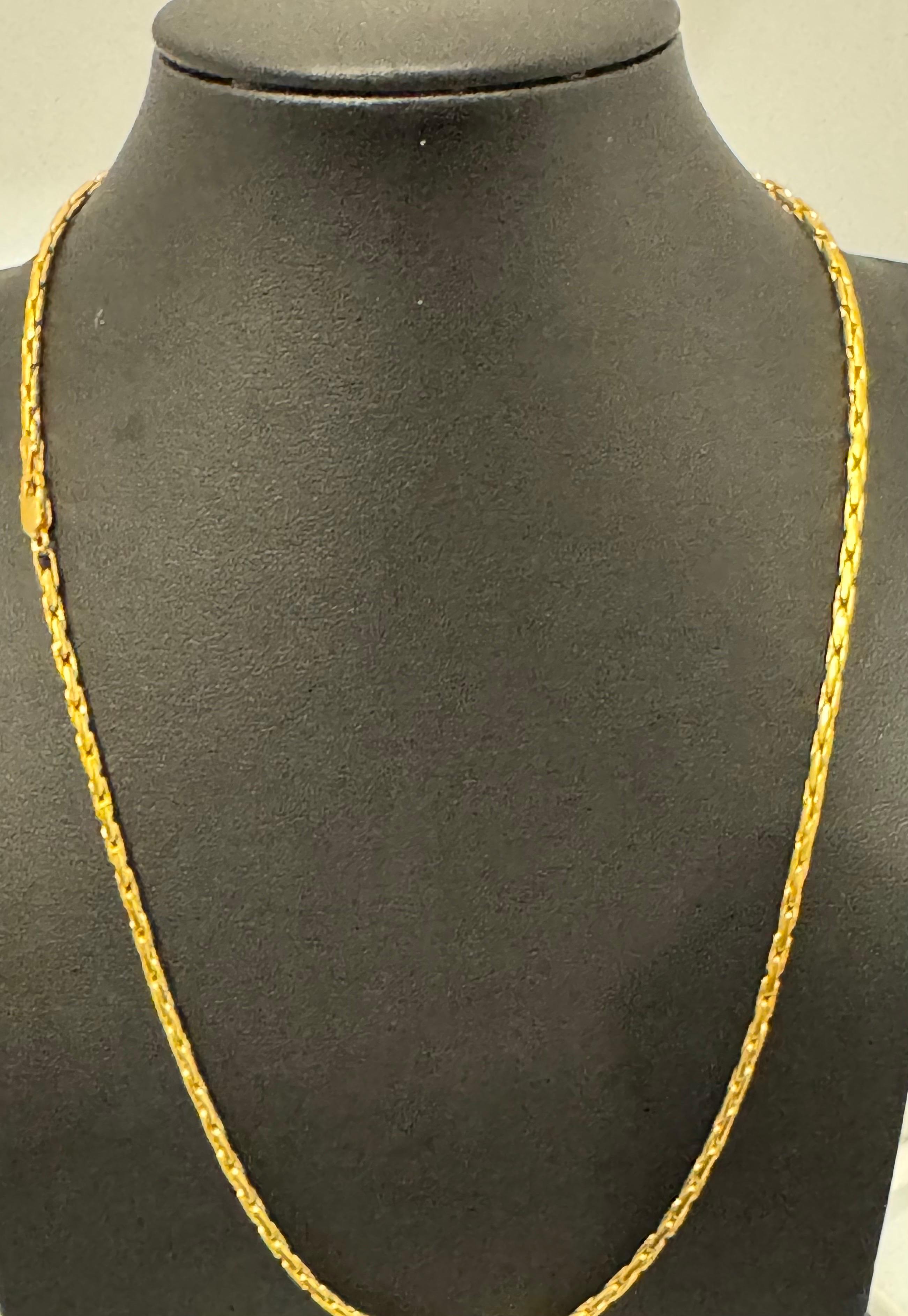 Vintage 14 Karat Yellow Gold 5.8 Gm Chain Necklace 18 Inch Long, 2.2 MM In Excellent Condition For Sale In New York, NY