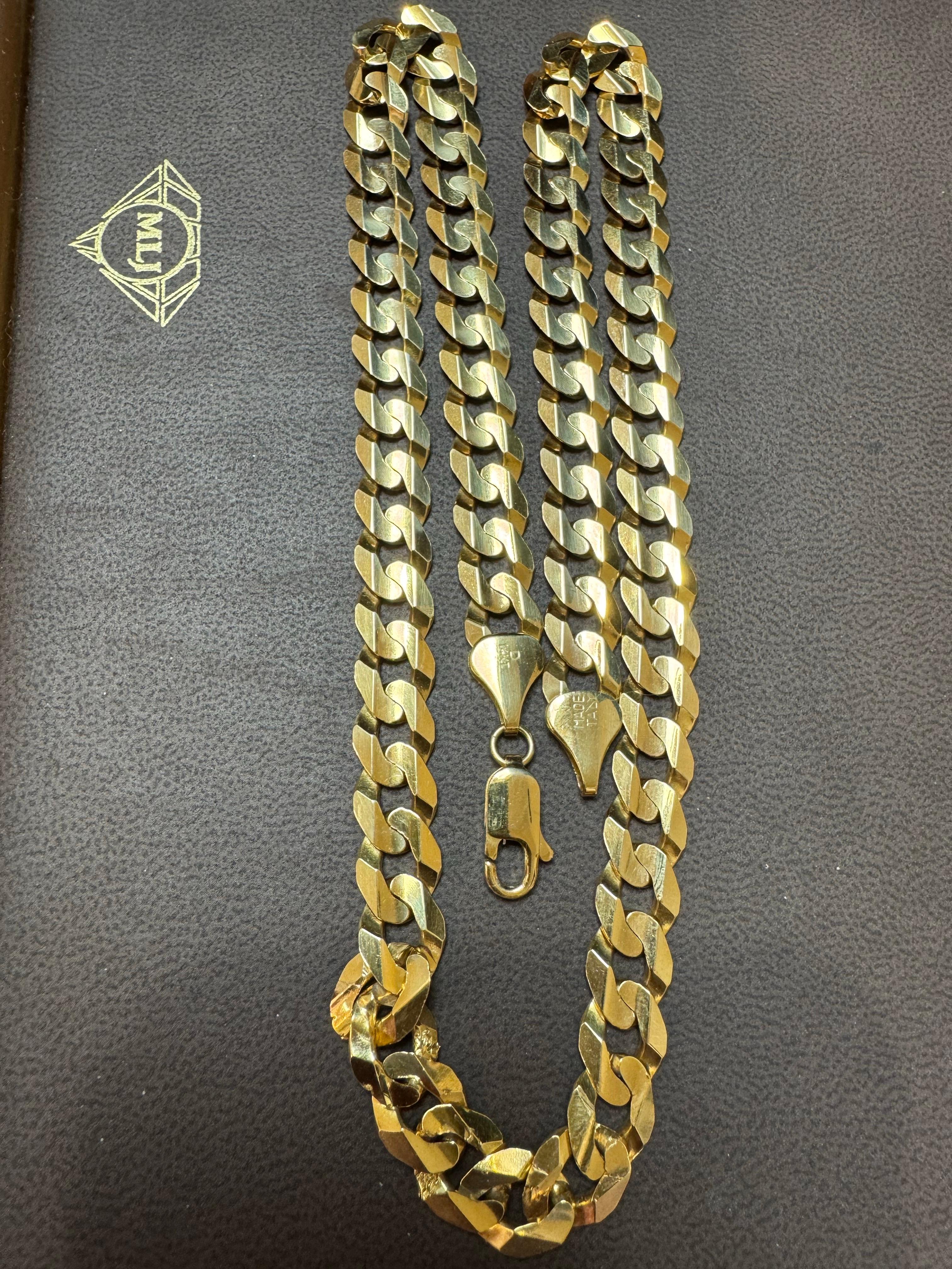 Pour ceux qui sont à la recherche de bijoux en or authentiques et de haute qualité, cette chaîne à maillons cubains Vintage 14 Kt Yellow Gold Miami est un incontournable.  
 Fabriquée en or massif 14 carats, cette chaîne est à la fois durable et