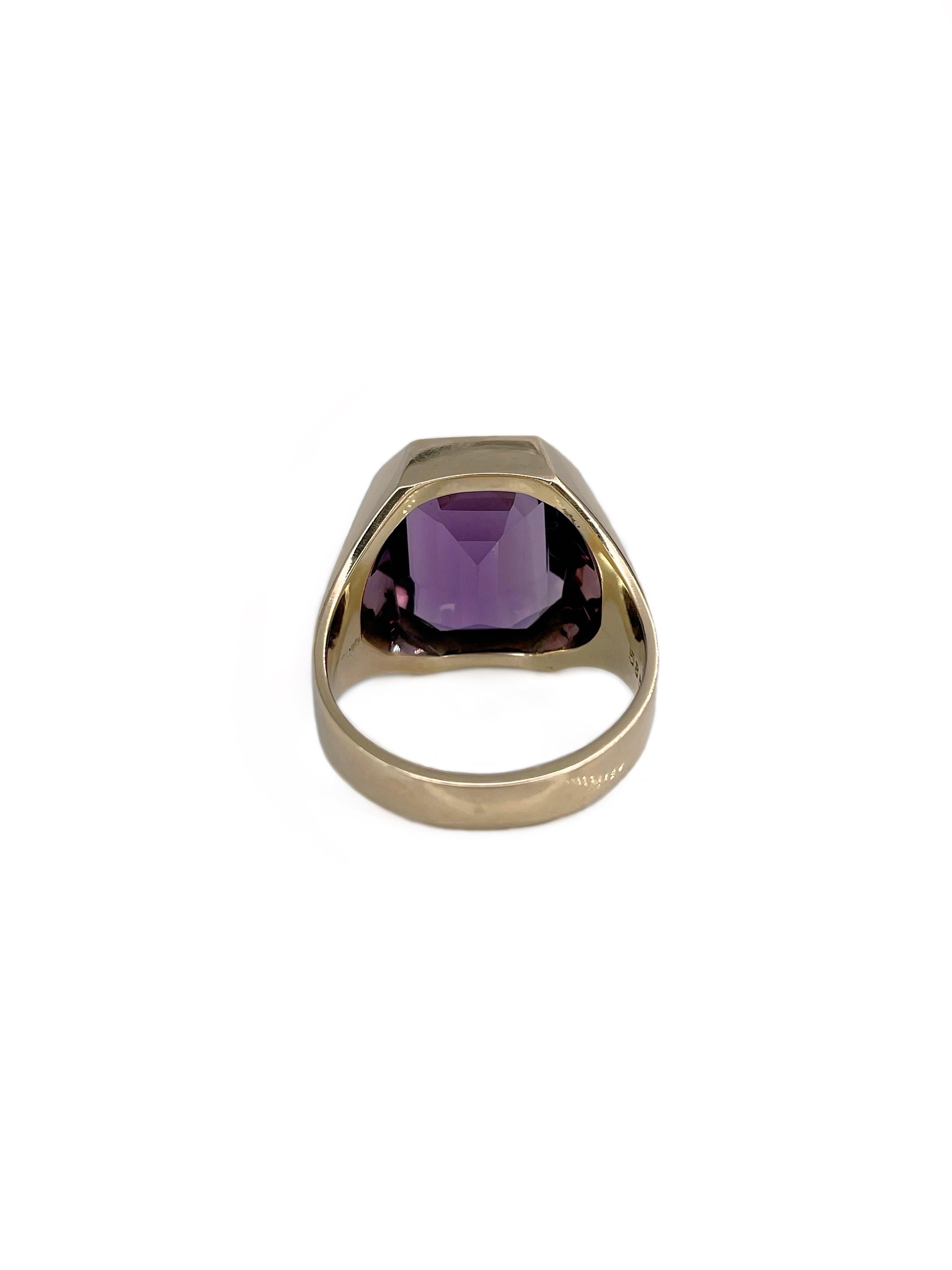 Rechteckiger Siegelring aus 14 Karat Gelbgold mit Amethyst im Zustand „Gut“ in Vilnius, Vilniaus apskr.
