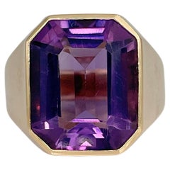 Vintage 14 Karat Yellow Gold Amethyst Rectangle Signet Ring