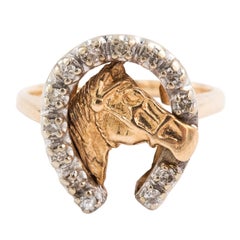Vieille bague équestre en or jaune 14 carats et diamant 0::15 carat "Lucky Horse"