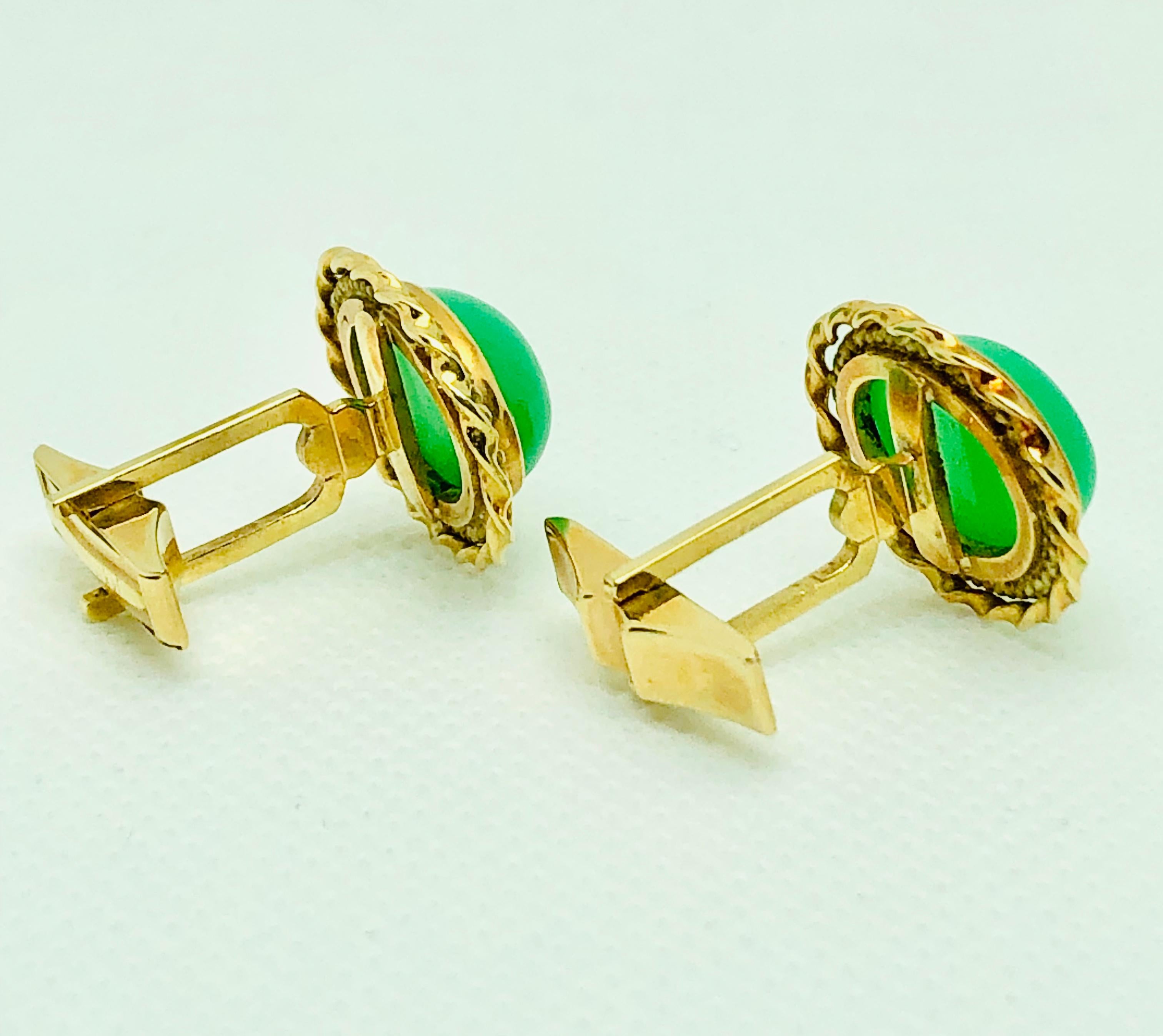 Cabochon Vintage 14 Karat Yellow Gold and Chalcedony Oval Cufflinks