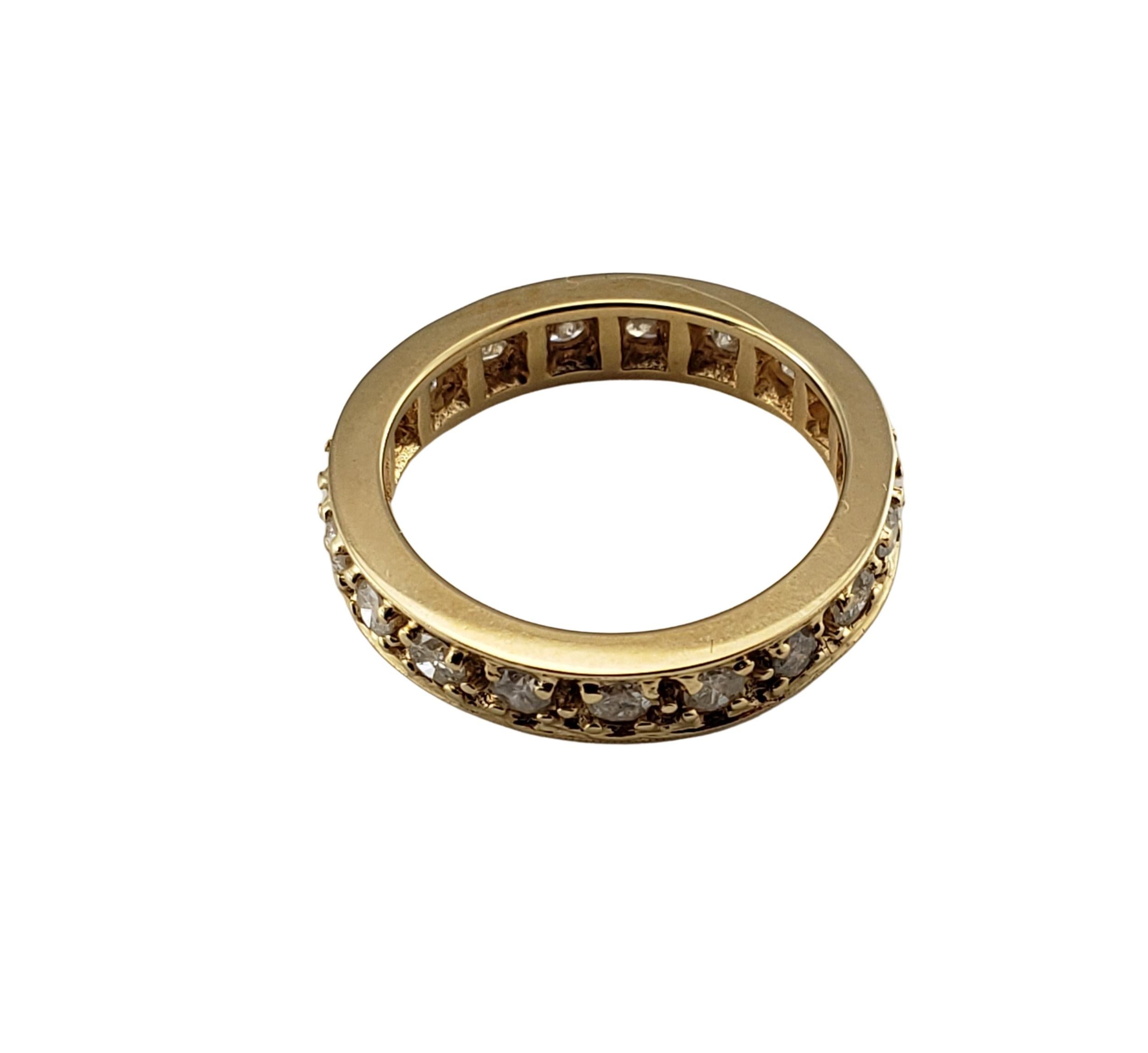Vintage 14 Karat Yellow Gold and Diamond Wedding Band Ring In Good Condition For Sale In Washington Depot, CT