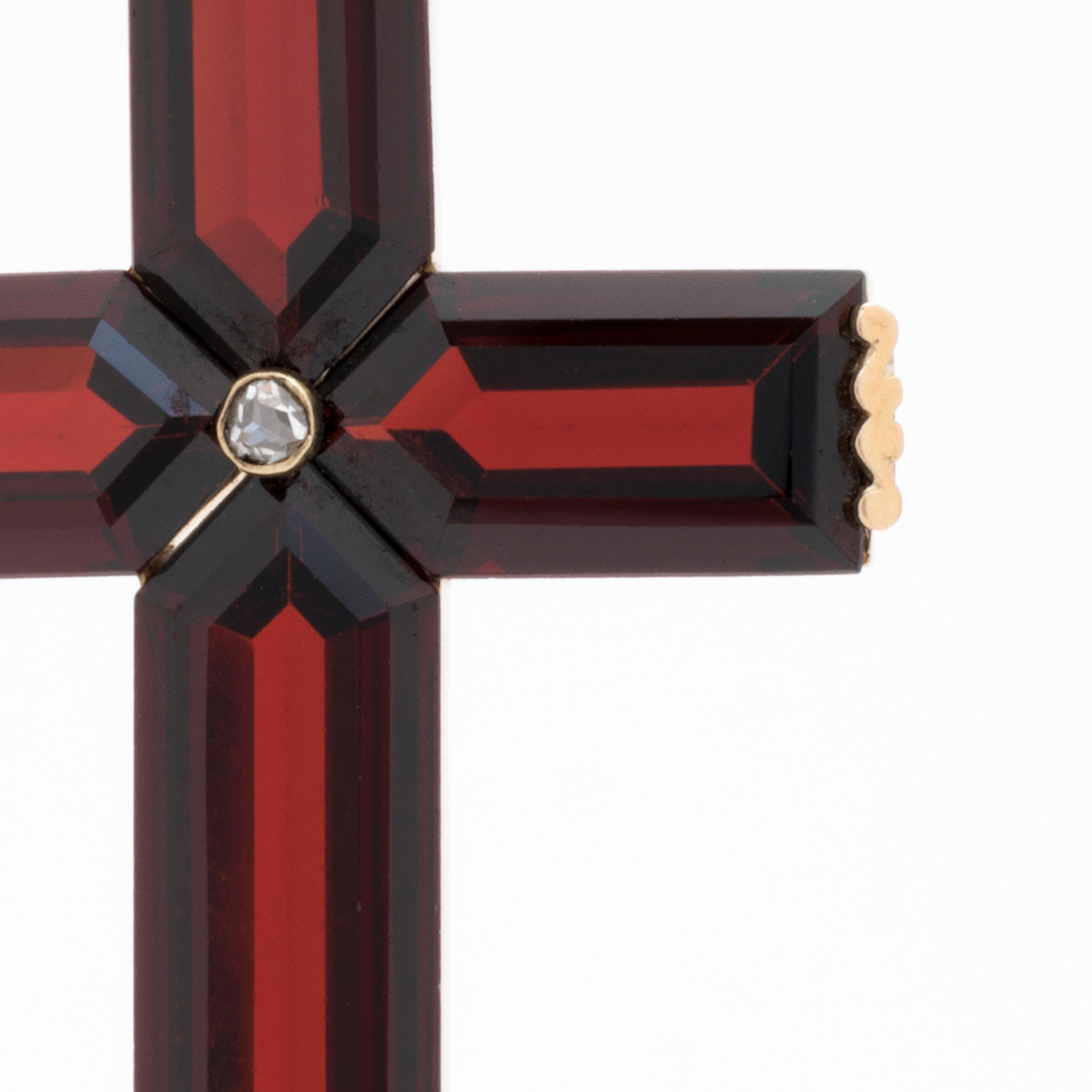 Vintage 14 Karat Yellow Gold and Garnet and Rose Cut Diamond Cross  In Excellent Condition For Sale In New York, NY