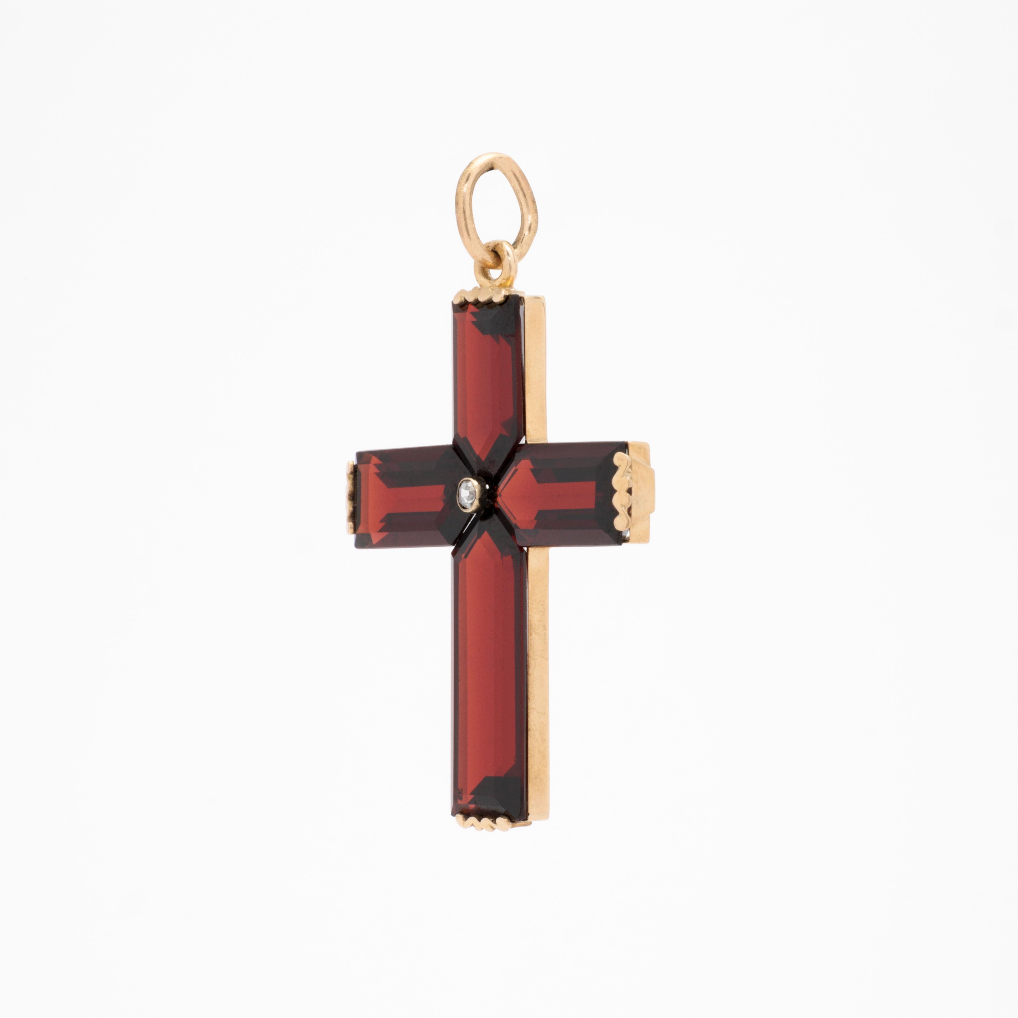 Women's or Men's Vintage 14 Karat Yellow Gold and Garnet and Rose Cut Diamond Cross  For Sale