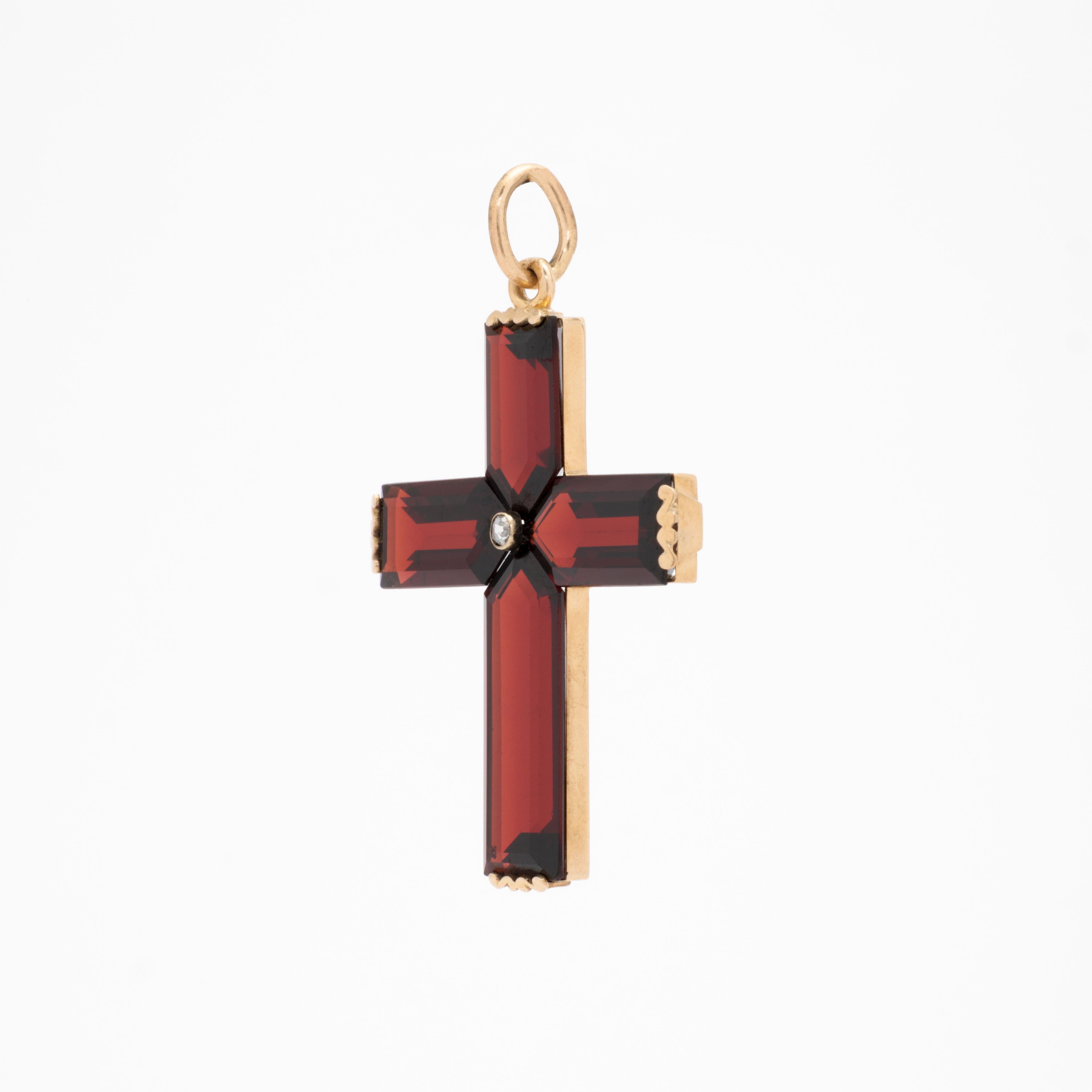 Women's or Men's Vintage 14 Karat Yellow Gold and Garnet and Rose Cut Diamond Cross For Sale