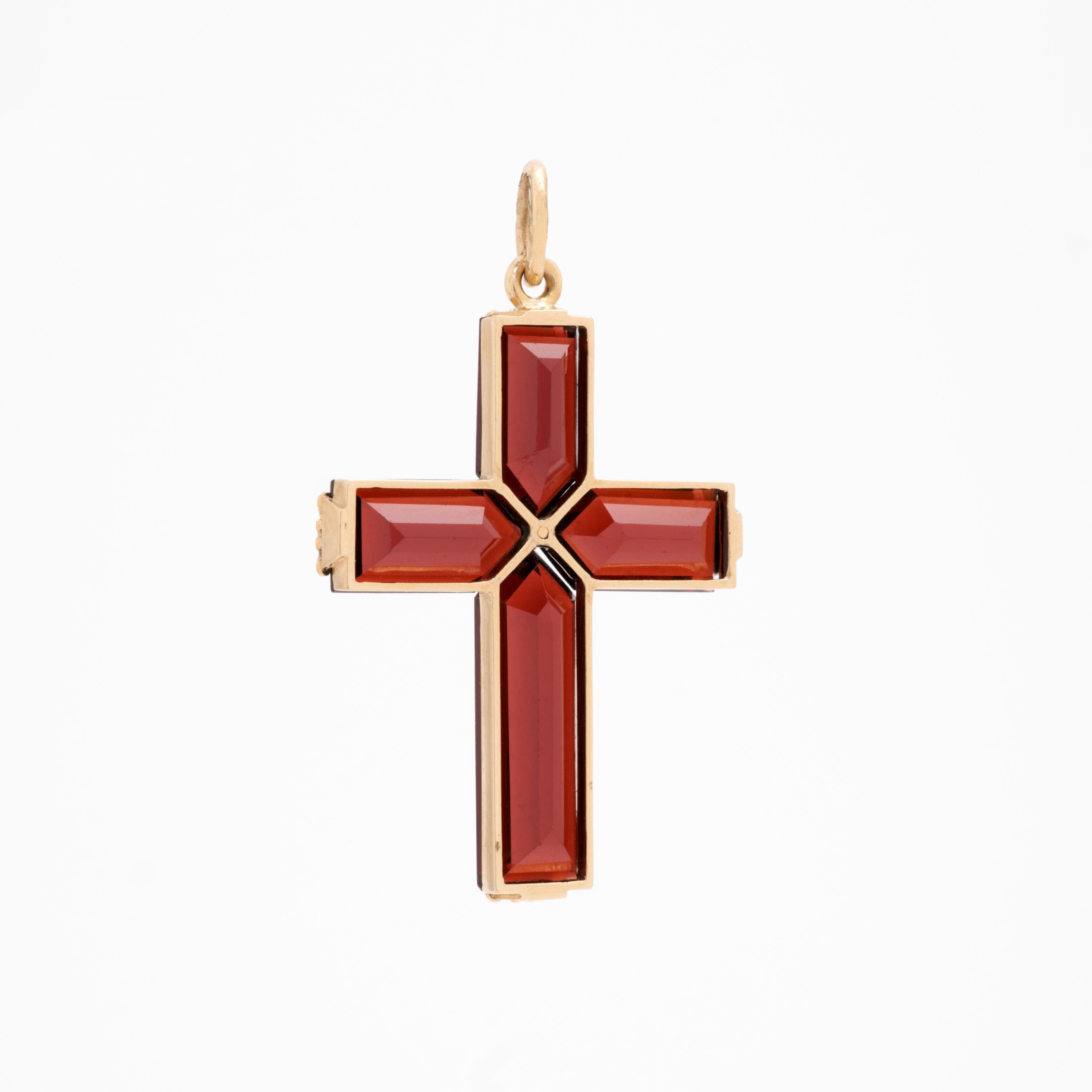 Croix vintage en or jaune 14 carats, grenats et diamants taille rose  Unisexe en vente