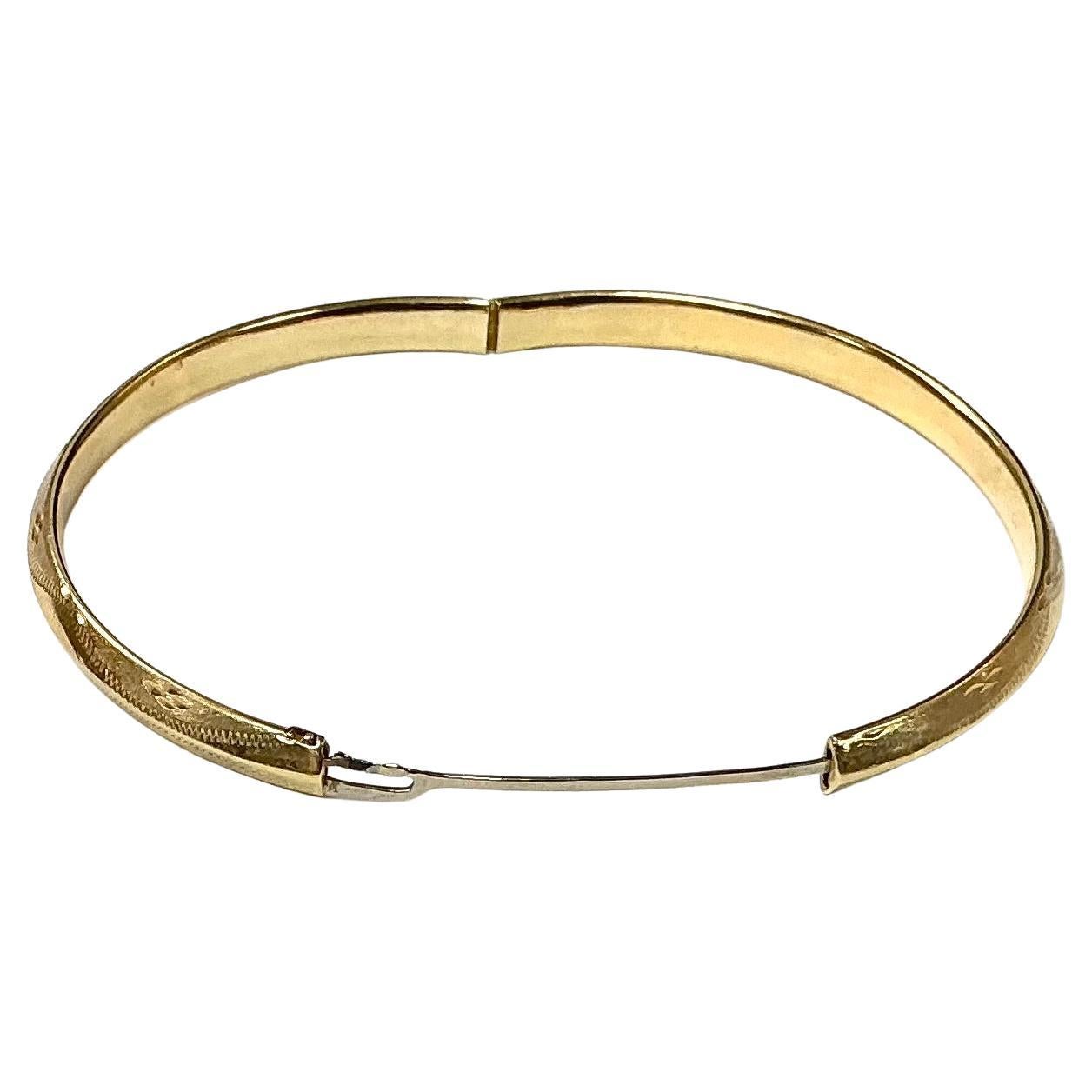 Modern Vintage 14 Karat Yellow Gold Bangle Bracelet For Sale