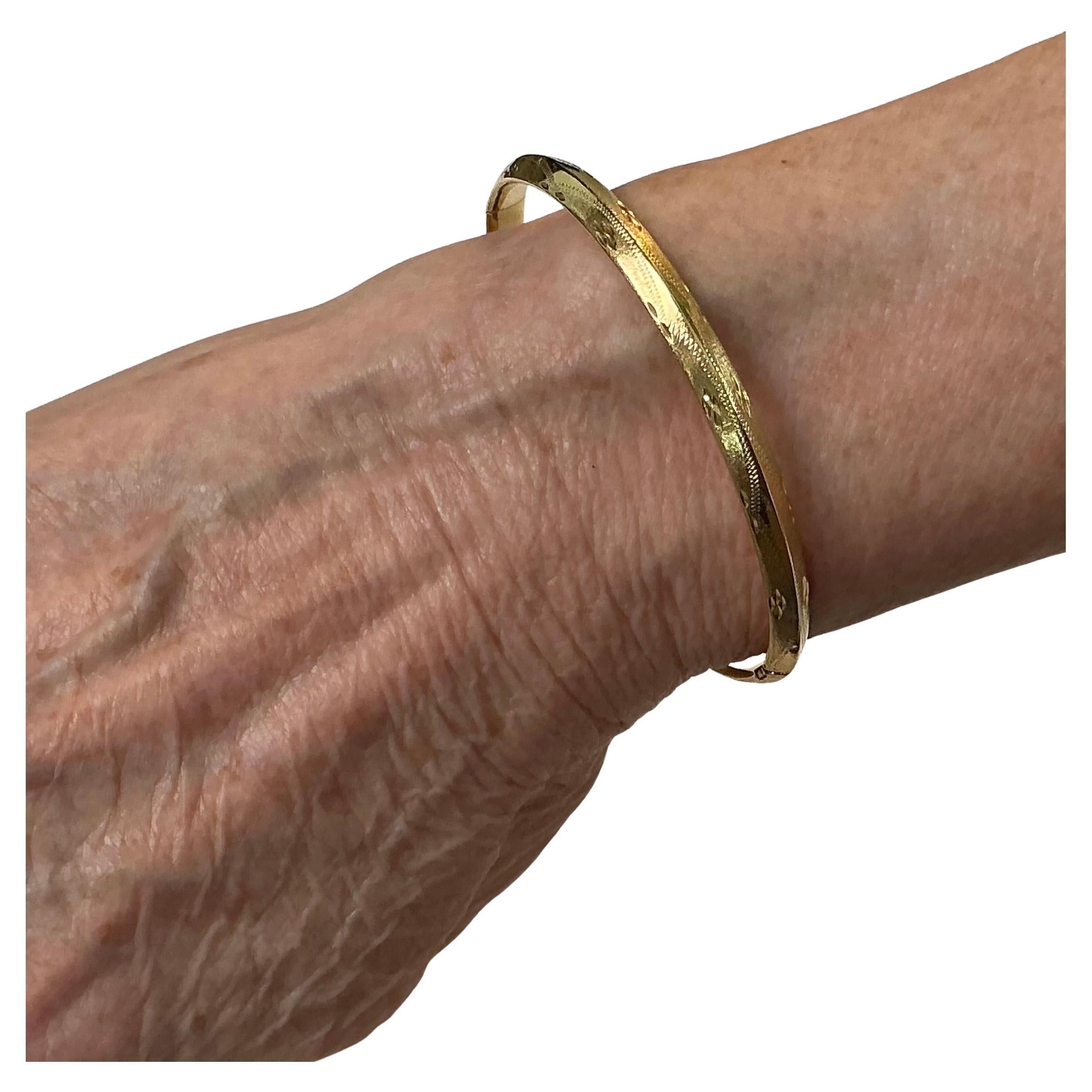 Vintage 14 Karat Yellow Gold Bangle Bracelet For Sale 1