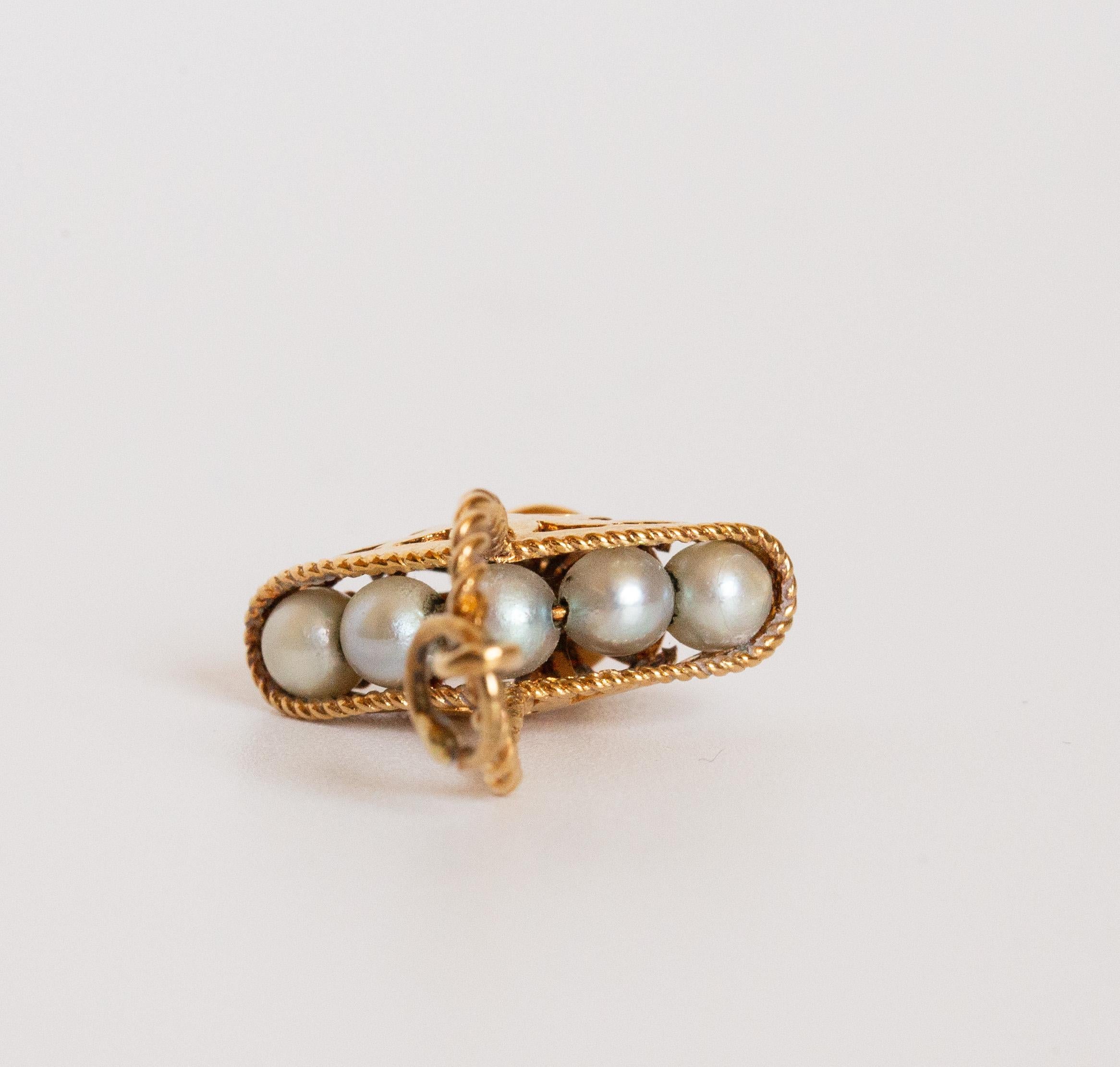 Charm d'epoca in oro giallo 14 carati con cestino e perle in vendita 2