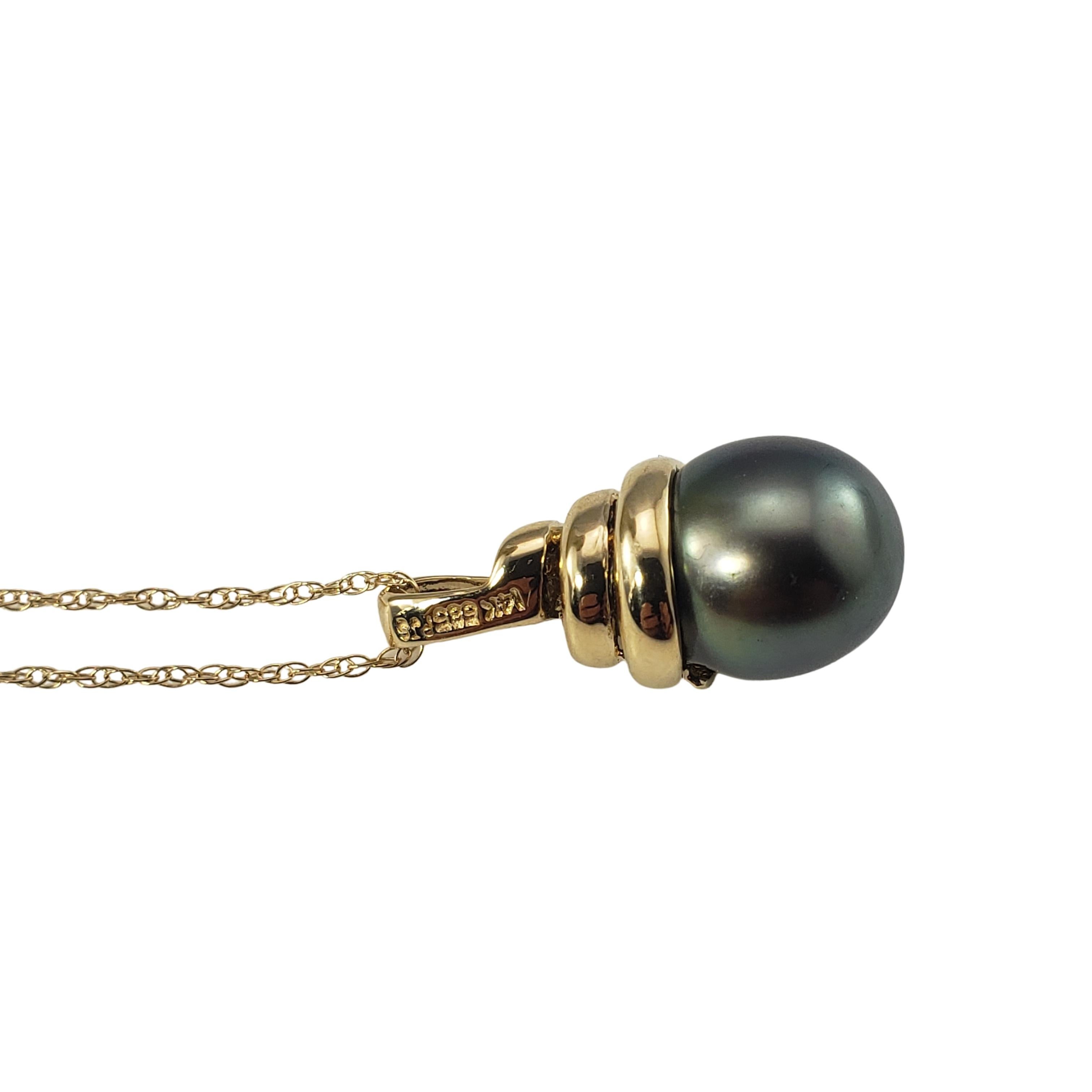 Vintage 14 Karat Yellow Gold Black Pearl and Diamond Pendant Necklace-

This lovely pendant features one black pearl (9 mm) and four round single cut diamonds set in classic 14K yellow gold. Suspends from a classic yellow gold necklace.

Approximate