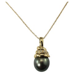 Vintage 14 Karat Yellow Gold Black Pearl and Diamond Pendant Necklace