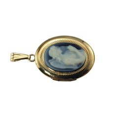 Angel-Medaillon-Anhänger aus 14 Karat Gelbgold mit blauem Achat