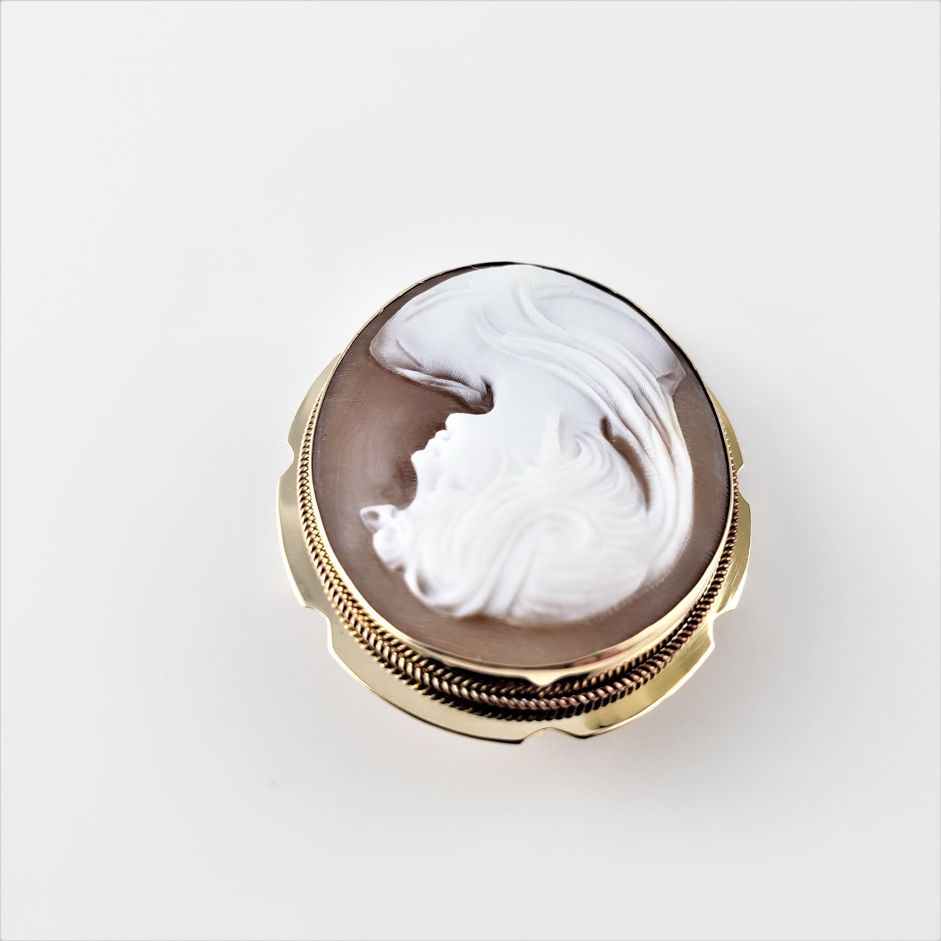 Women's or Men's Vintage 14 Karat Yellow Gold Cameo Brooch/Pendant For Sale